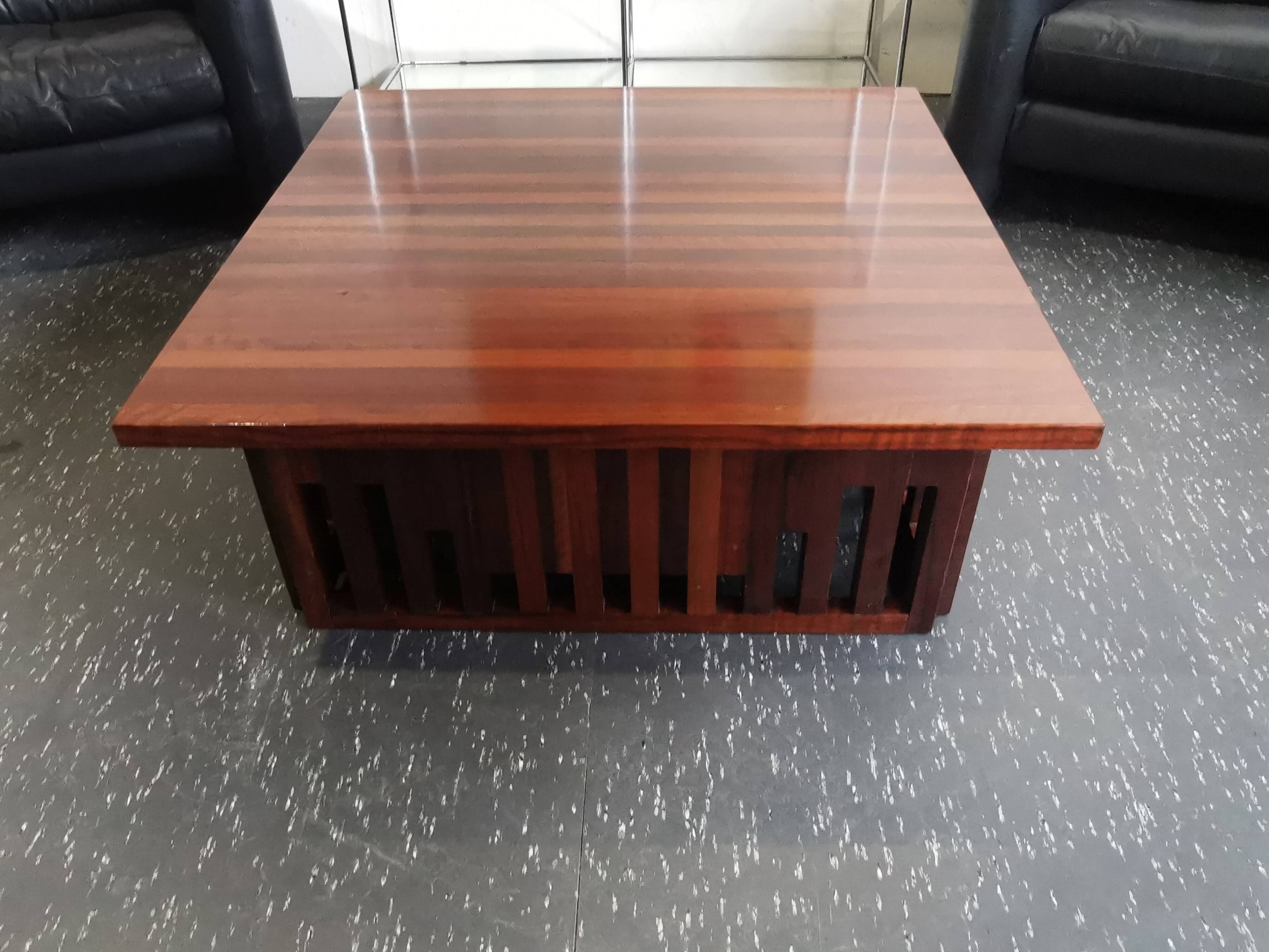 Table basse XL design vintage en bois exotique