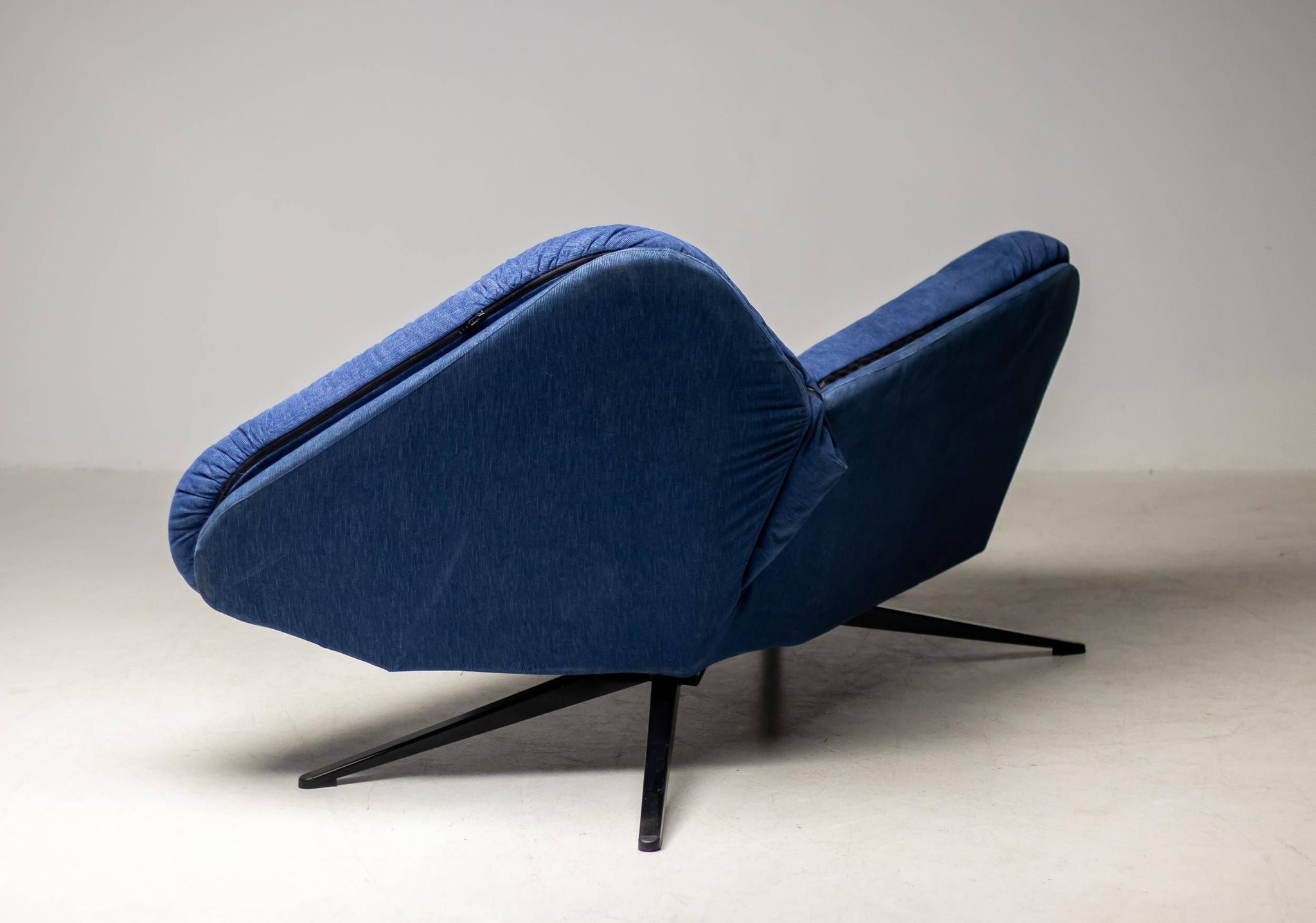 Arflex "Ribalta" adjustable daybed by Fabrizio Ballardini - Italian Versatility