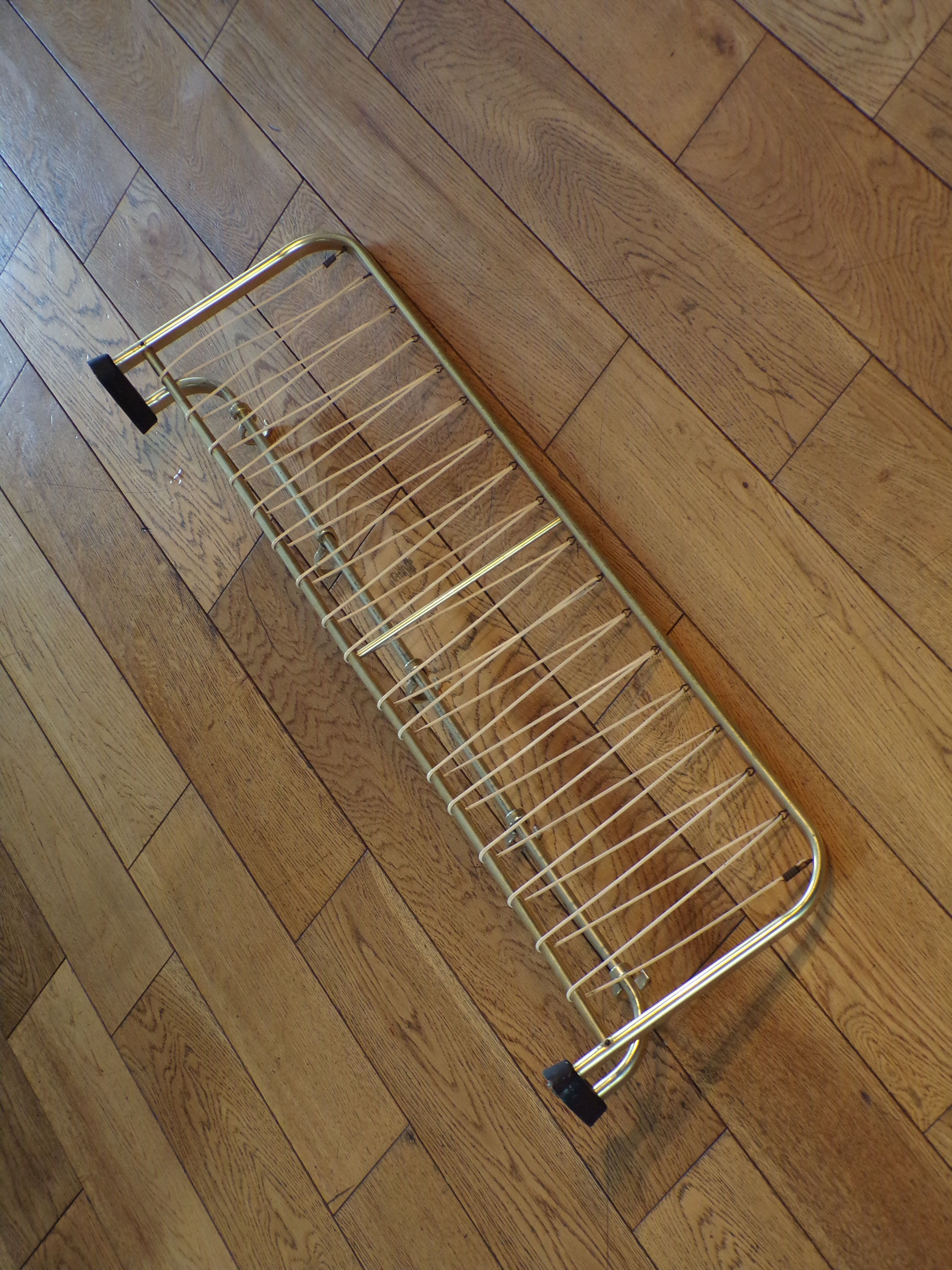 Coat rack like train luggage rack