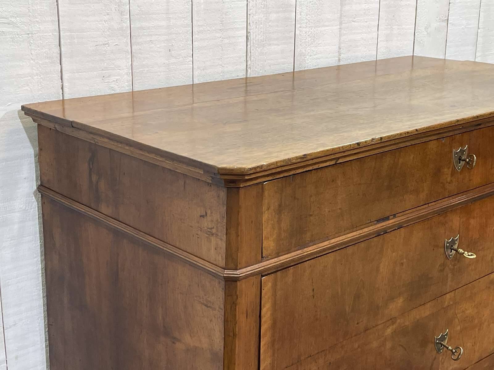 Commode Louis Philippe fin XIXème en noyer et sapin