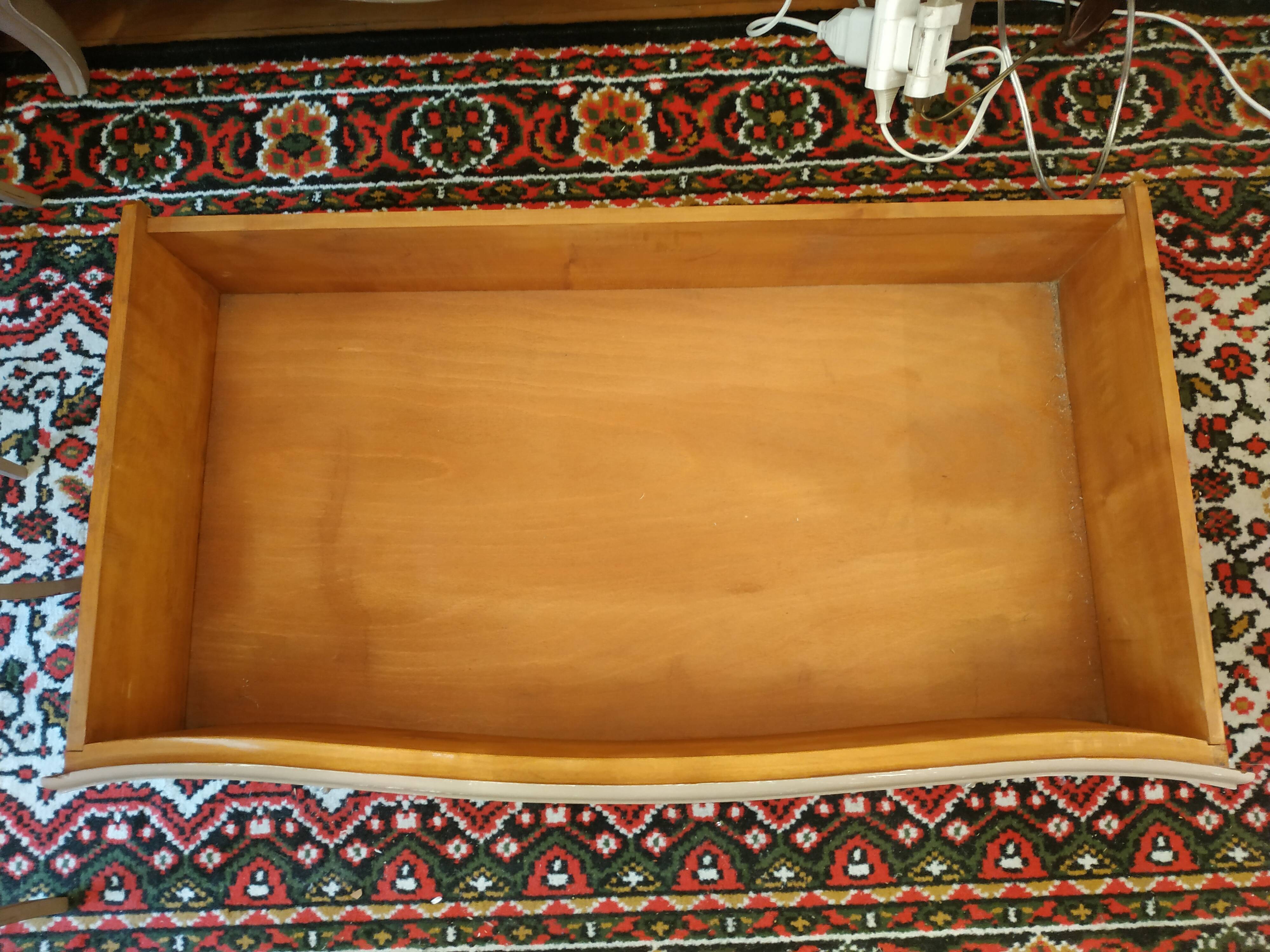 Commodity Louis XV-style