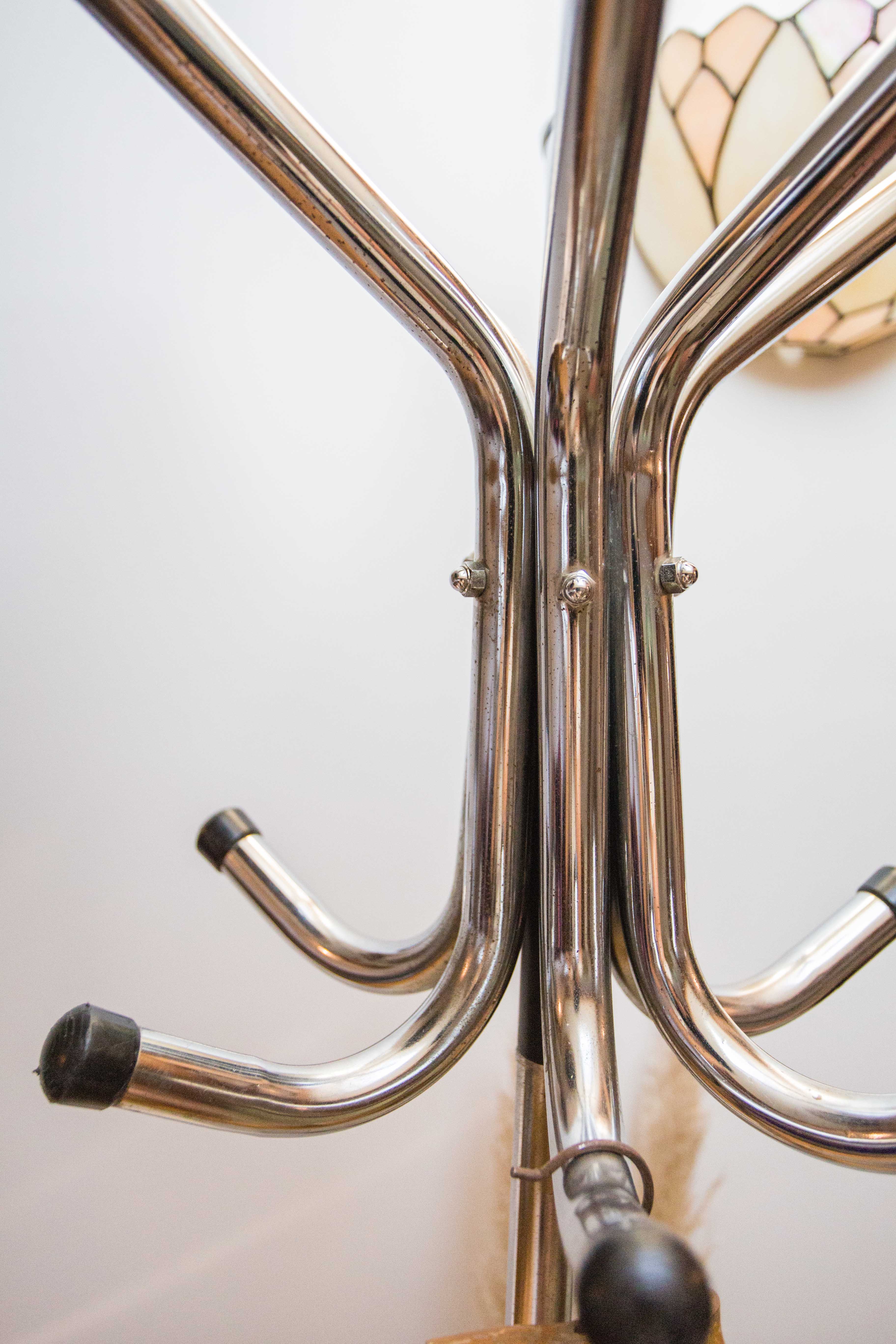 Metal parrot coat rack