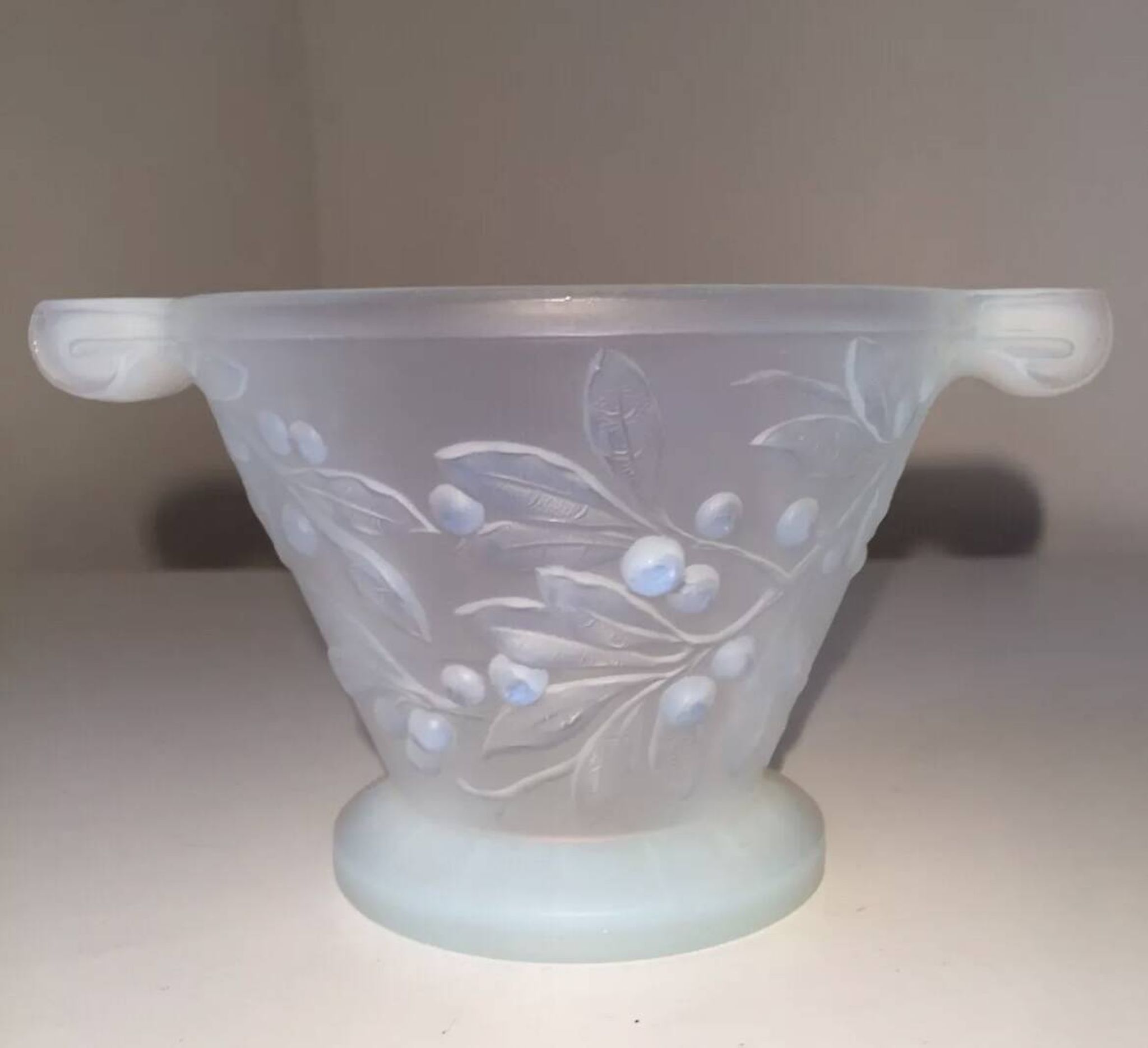 Opalescent glass footed bowl with mistletoe decor Etling France Art Deco 19