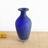 Vase en pâte de verre bleu foncé