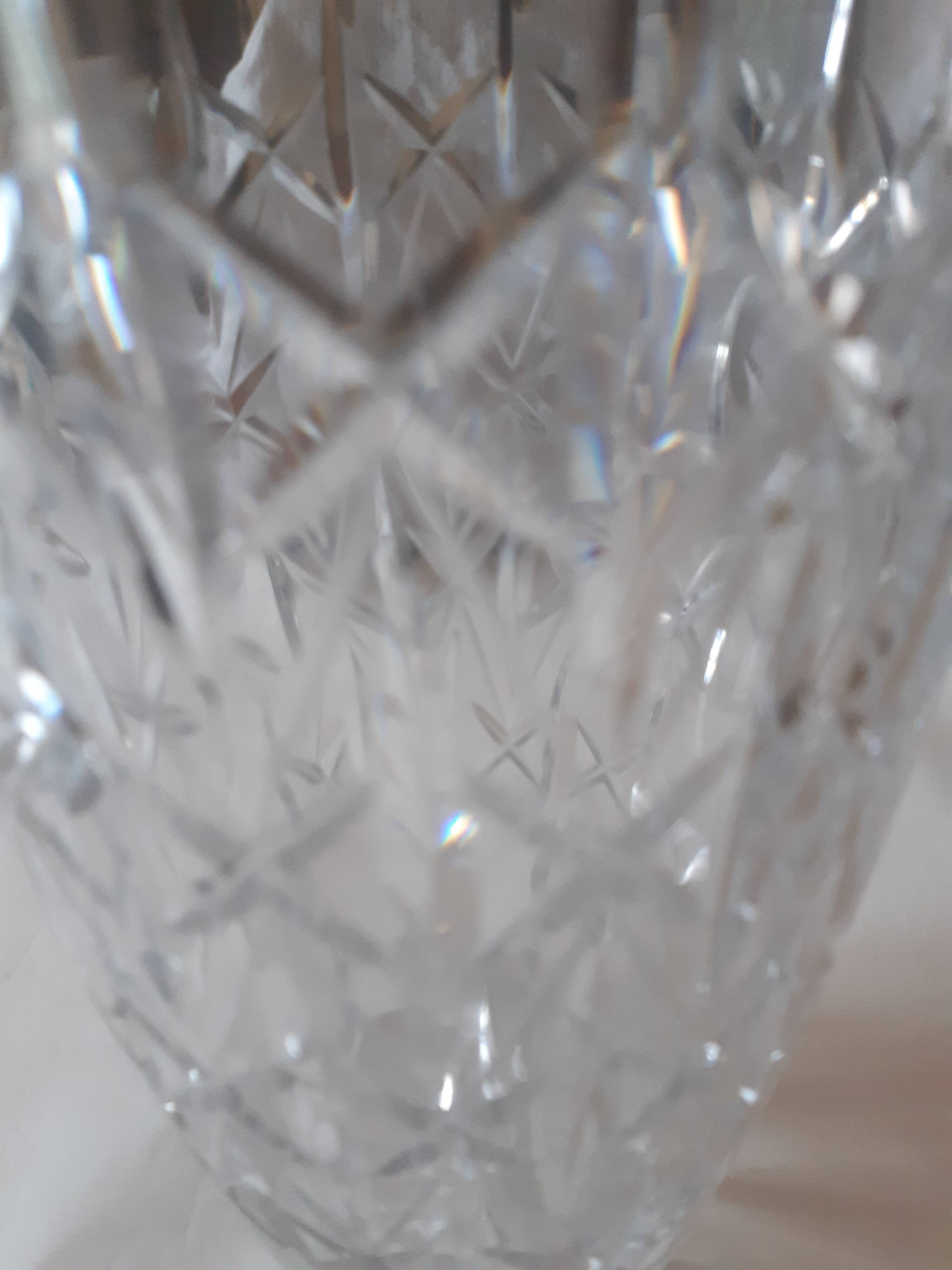 Grand vase en cristal ciselé