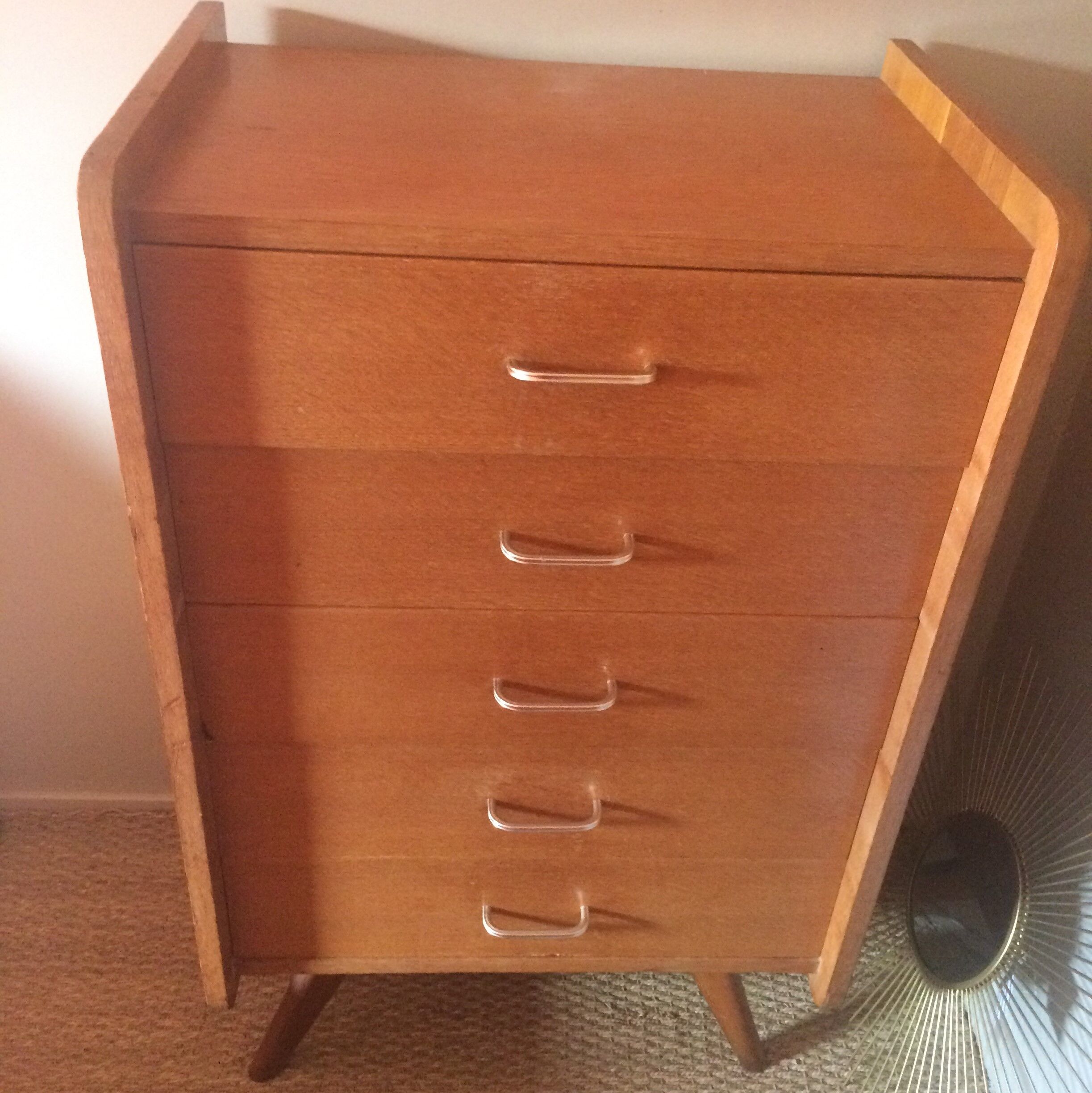 Commode 5 tiroirs en chene blond.