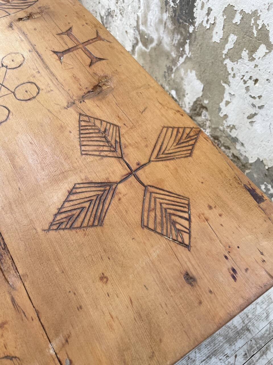 Popular art coffee table Switzerland 1900