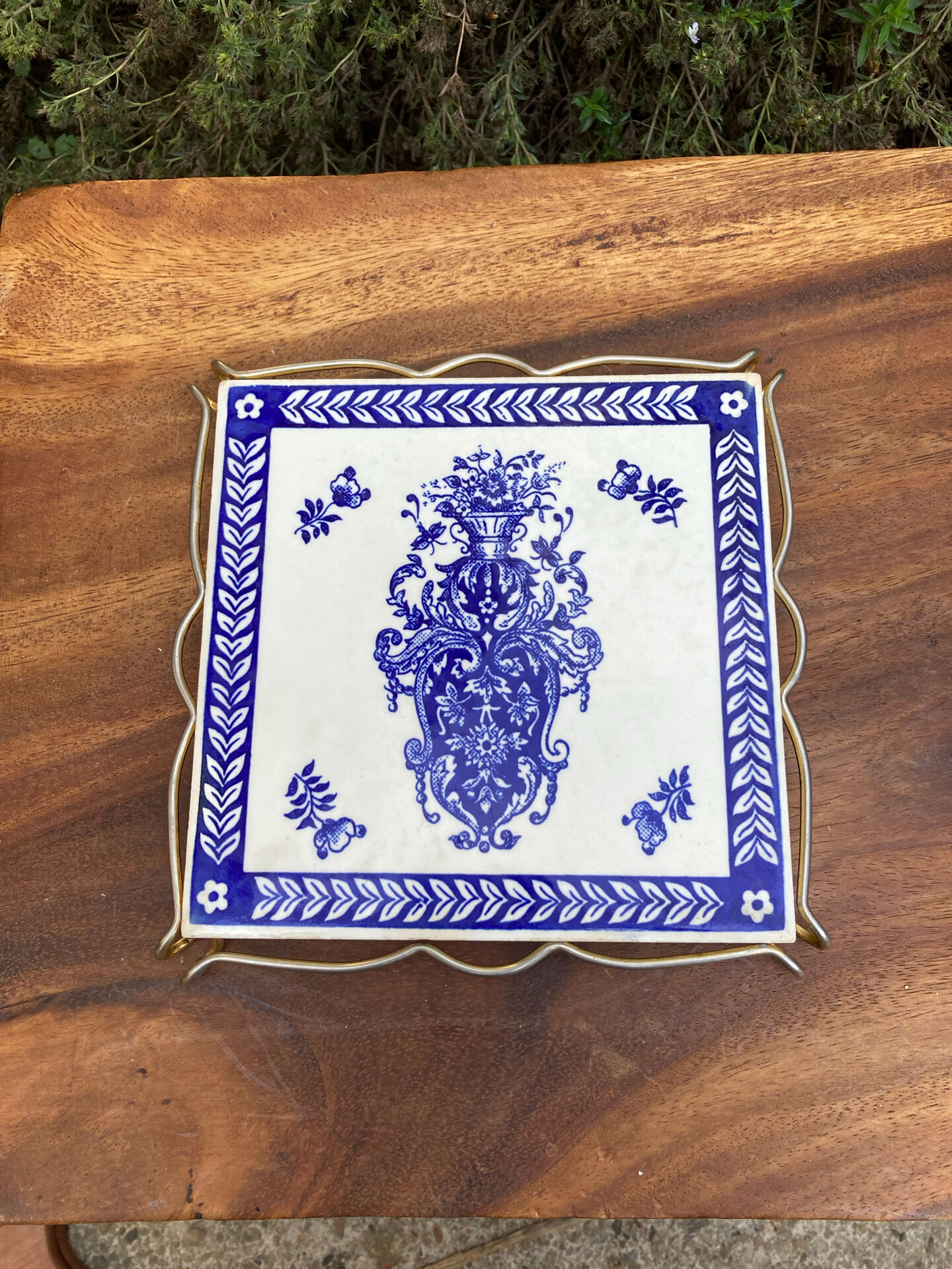 Vintage chic Gien earthenware trivet