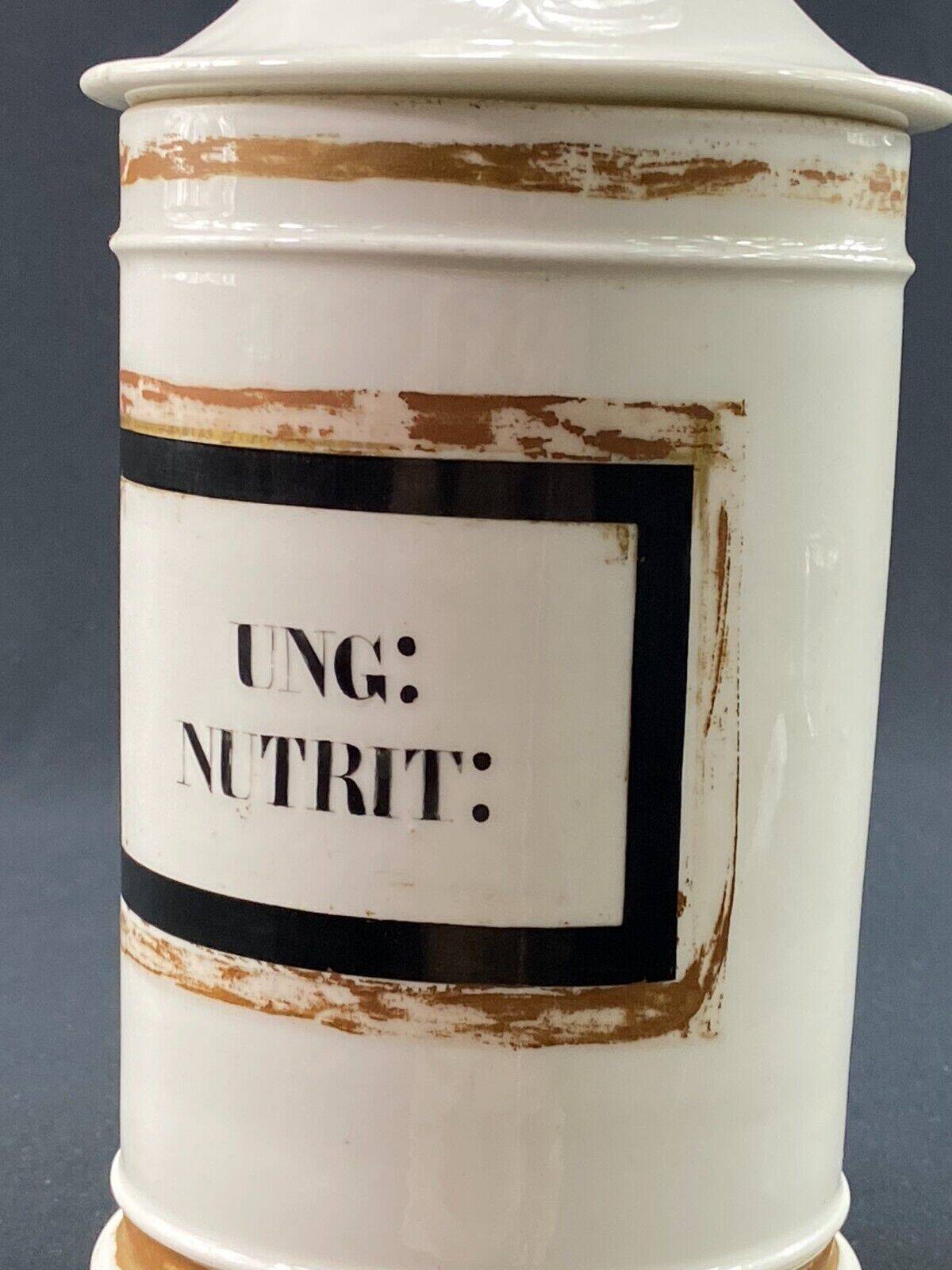 Old Paris 19th century porcelain medicine jar marked UNG:NUTRIT: