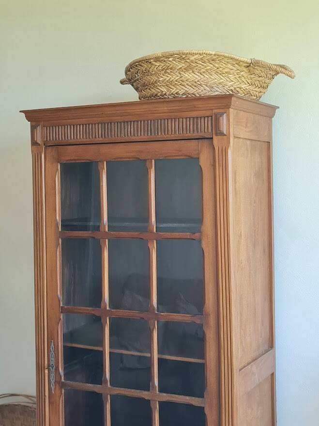 Antique Parisian glass cabinet in the style of a hosier