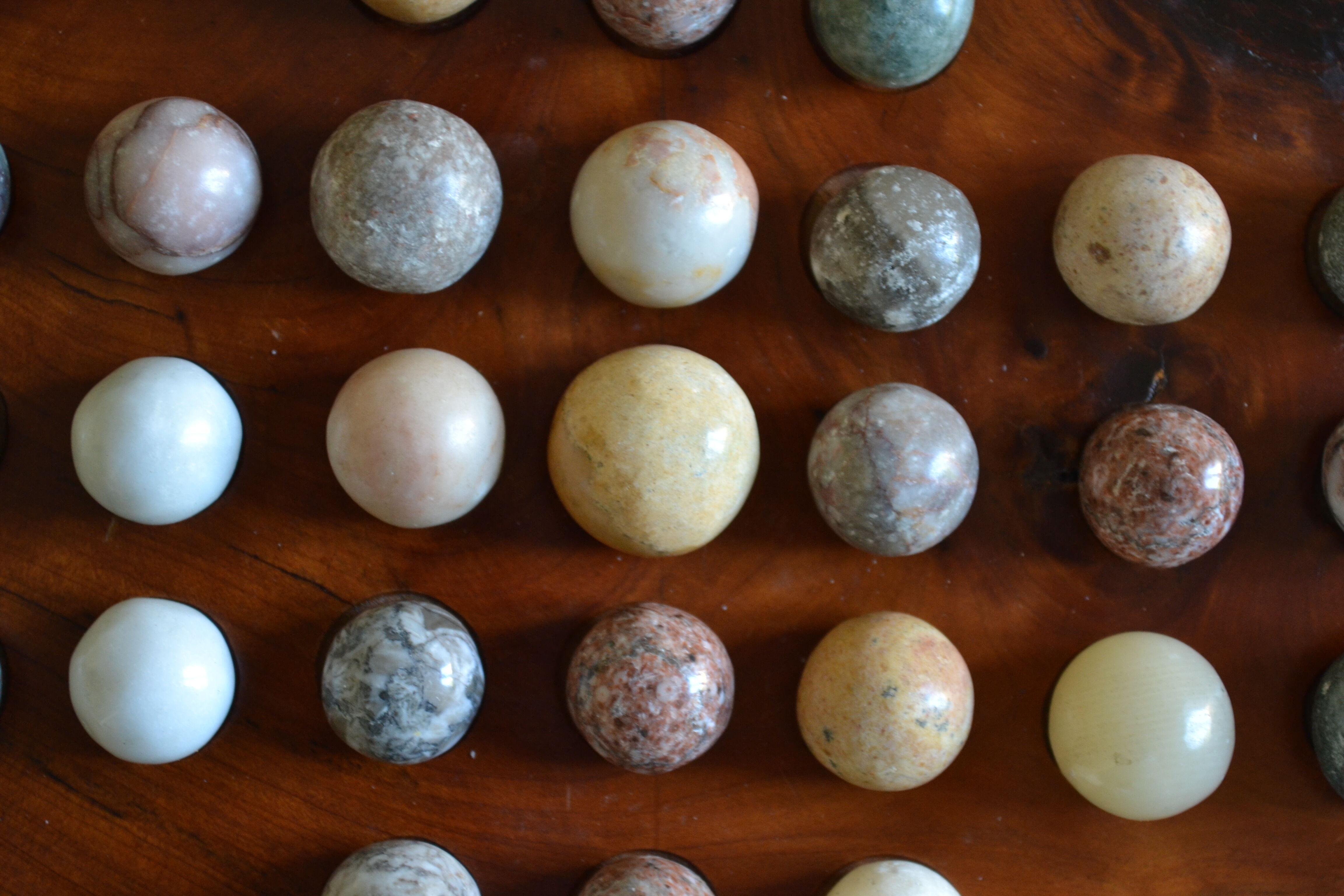 Solitaire game in exotic wood and semi-precious stones