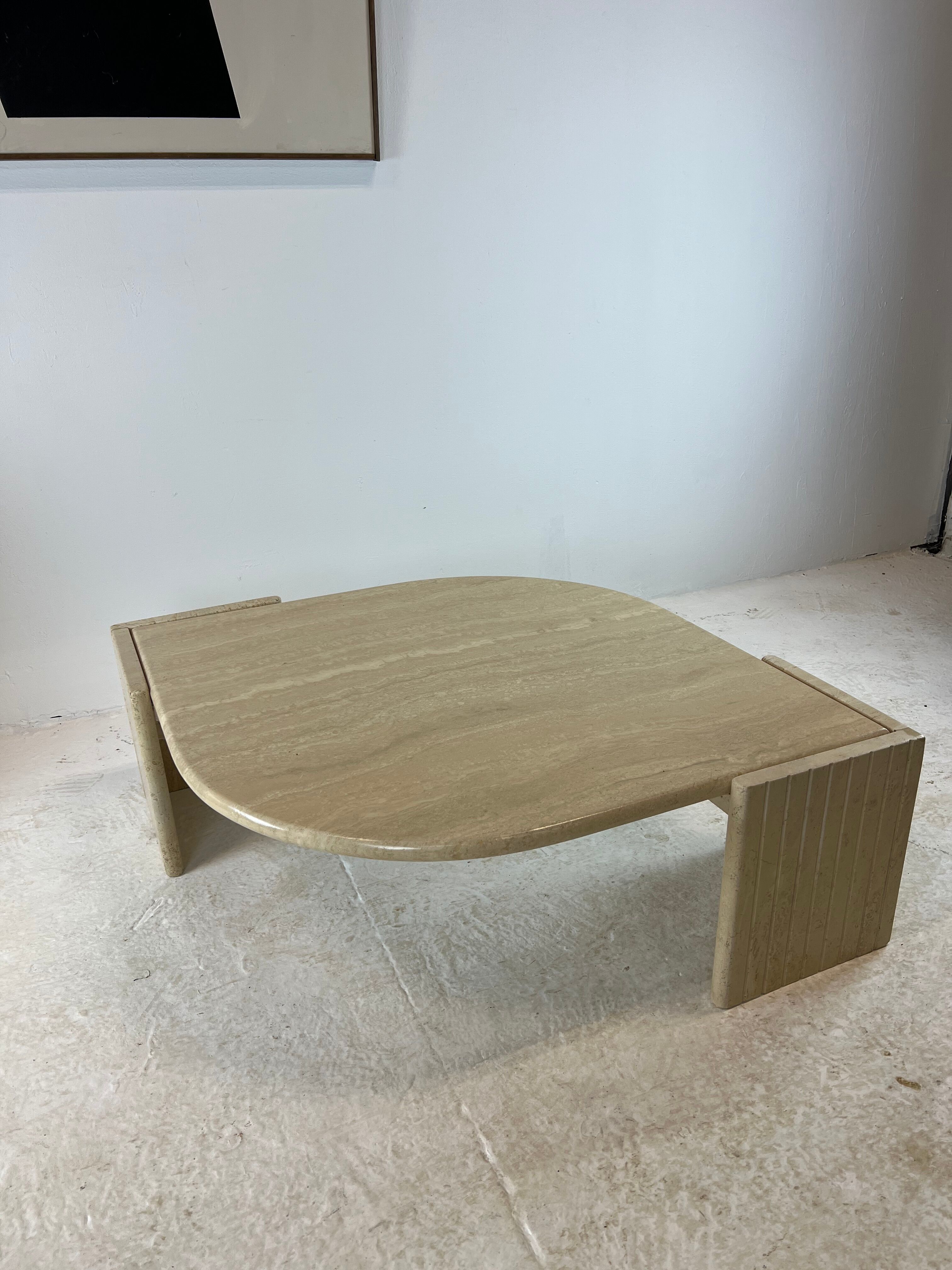 Coffee table Roche Bobois "eye" in travertine, 1970