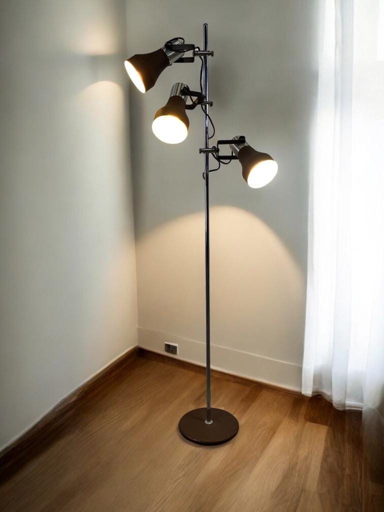 Vintage brown floor lamp with 3 spotlights