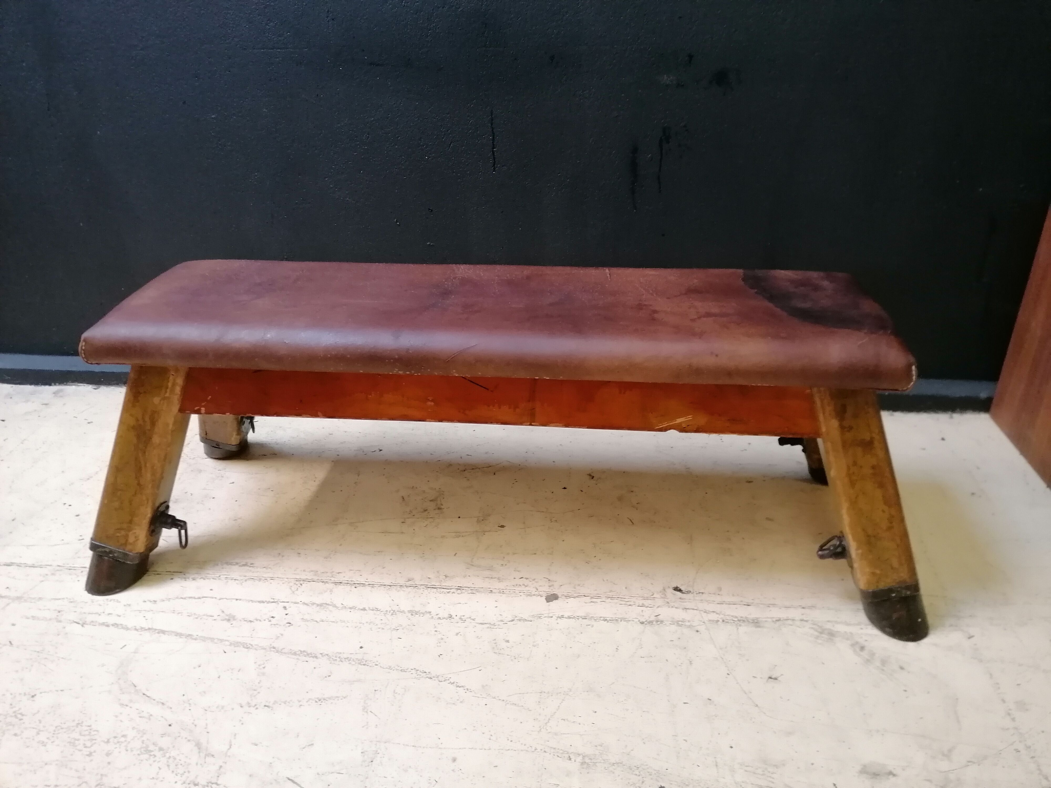 banc vintage en cuir, Tchécoslovaquie années 60, banc de gym, cheval d'arçon