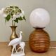 Lampe vintage opaline blanche et bois