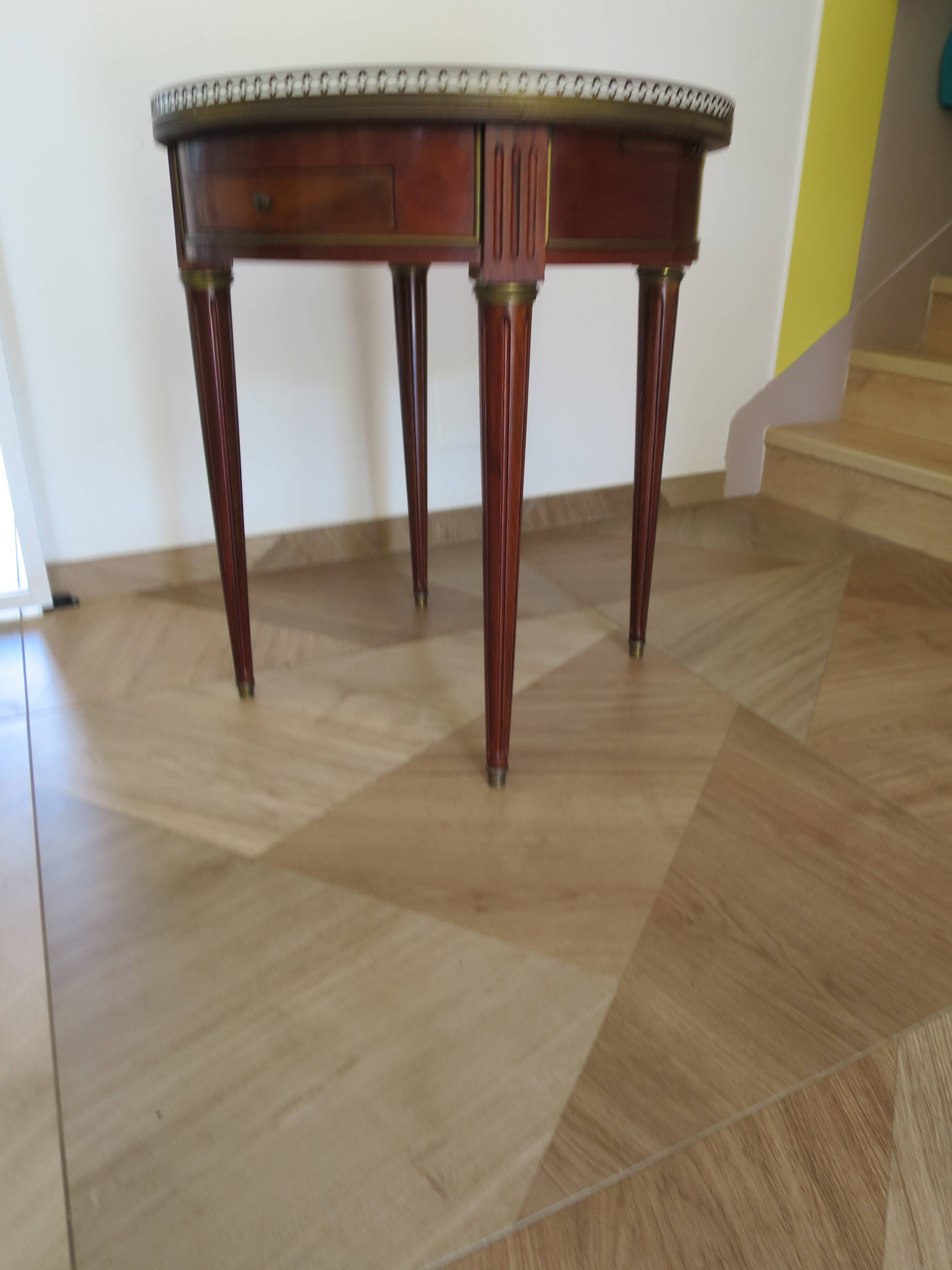 Bouillotte side table - mahogany veneer - white marble - Louis XVI - 1950