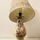 Vintage Asian lamp in ceramic with a wooden base, adjustable lampshade.