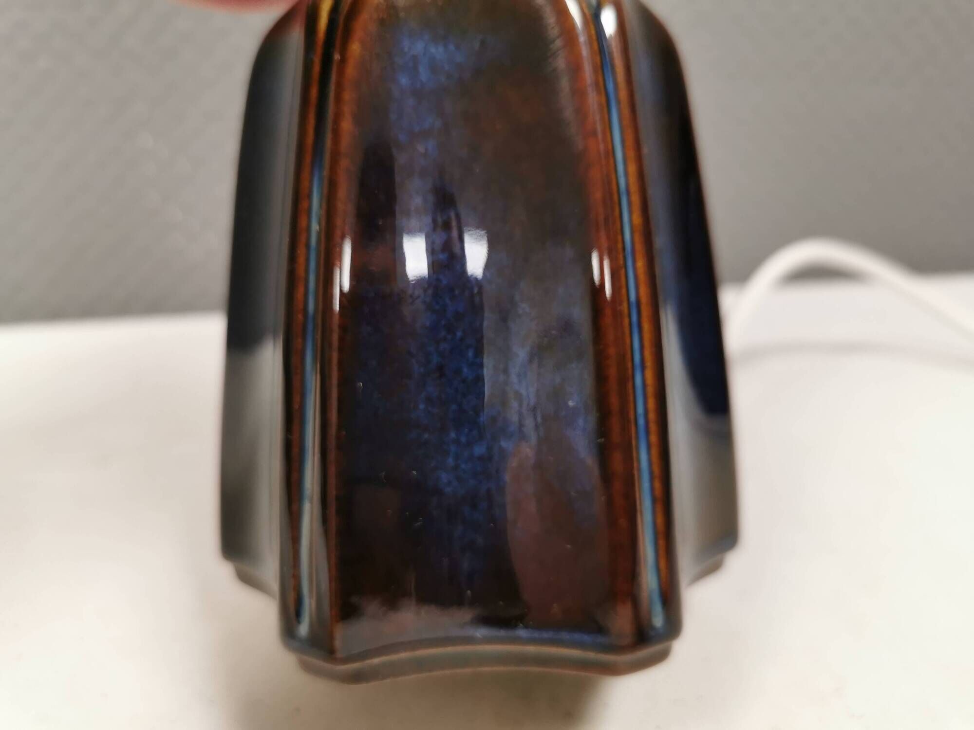 Petite et belle lampe de table en forme d'étoile de la marque danoise Søholm.
