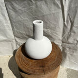Handmade soliflore drop vase in terracotta painted white h:20 d:15
