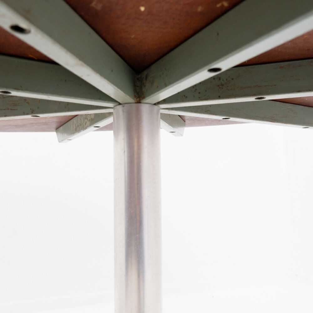 Star-shaped dining table with 6 branches by Arne Jacobsen for Fritz Hansen, 1970s.