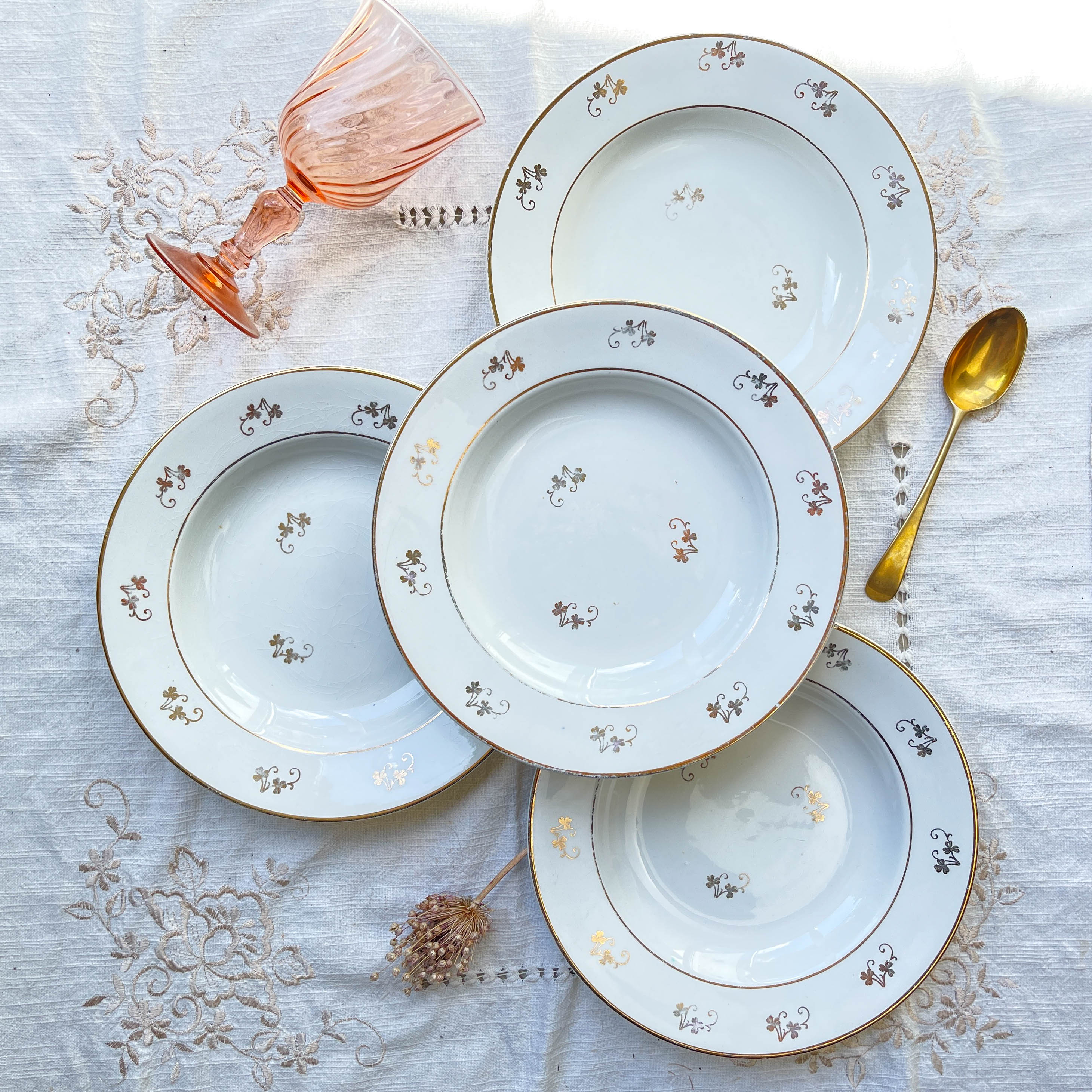 4 white porcelain L'Amandinoise soup plates with gold floral pattern