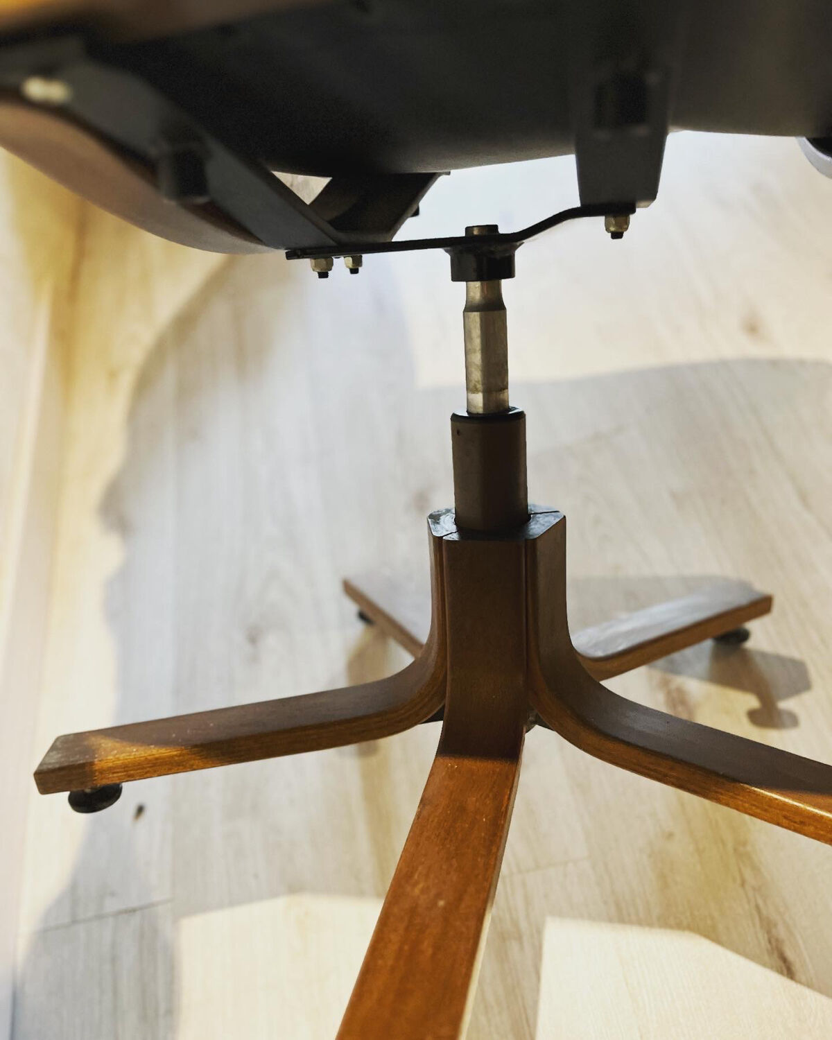 Vintage office chair 1970