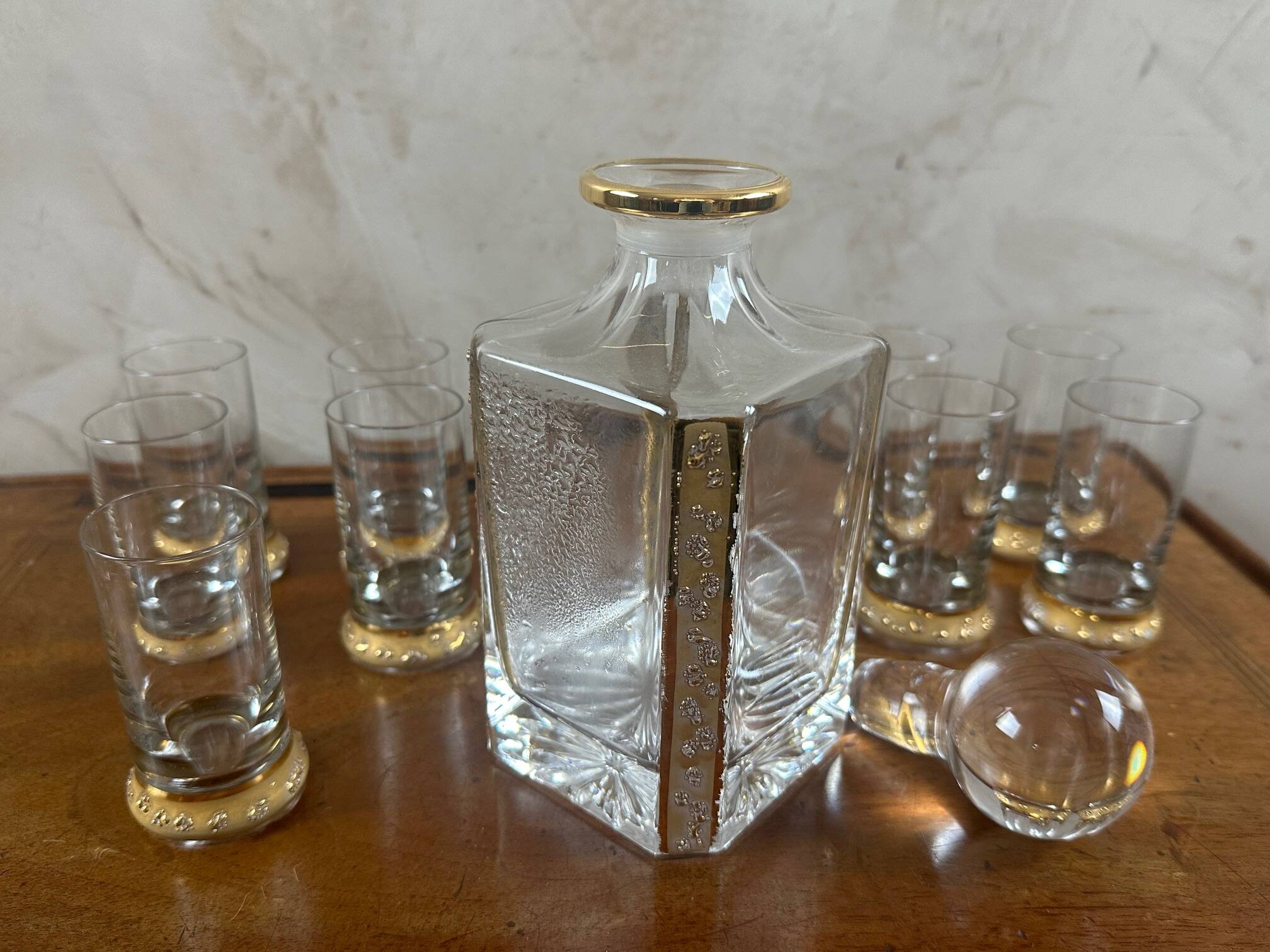 Carafe and 7 liqueur glasses