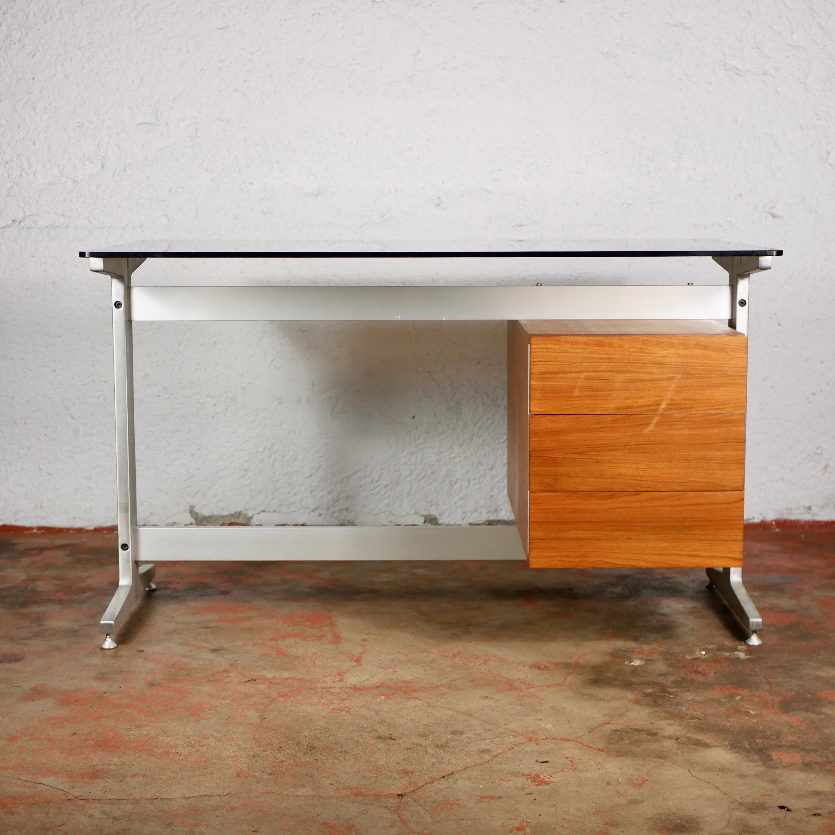 Desk by Etienne Fermigier