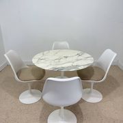 Tulip table – Knoll International in marble and 4 chairs – Ee
