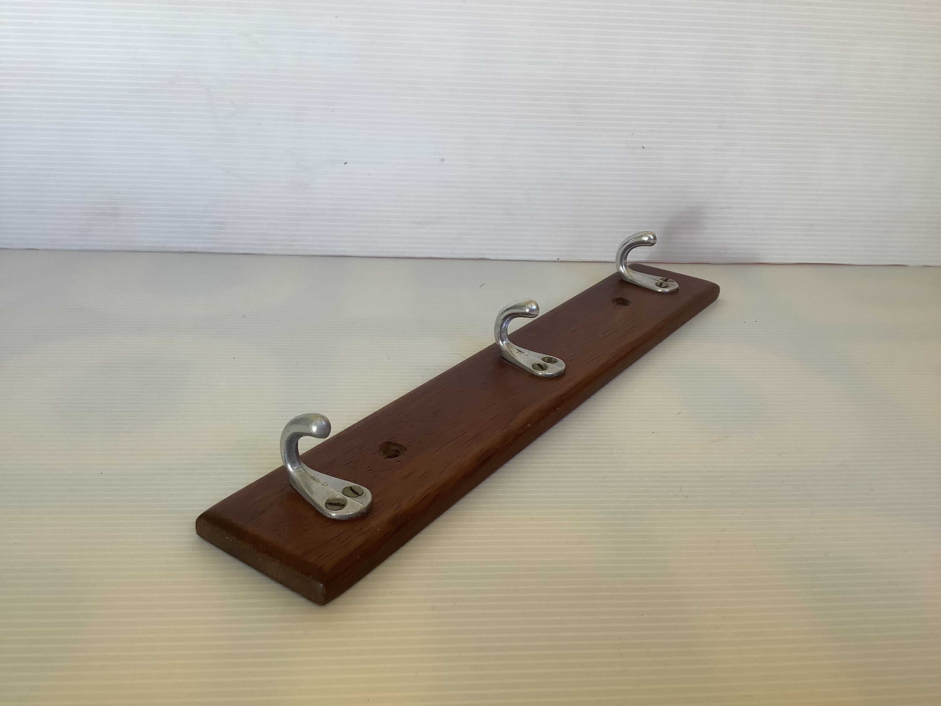 Wooden tea towel holder with 3 hooks
