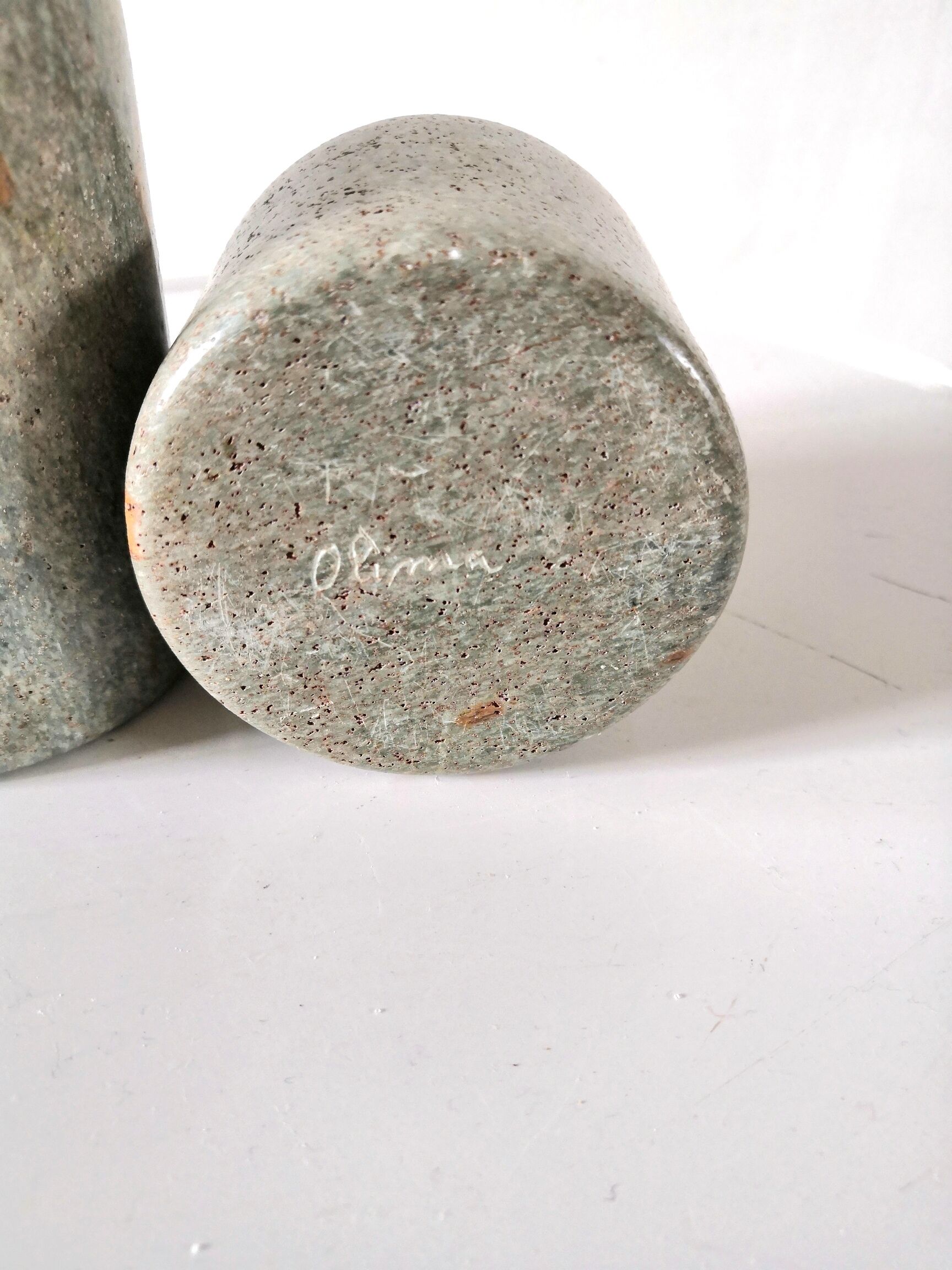 Atelier Olima, 2 stone candle holders from Gabon design 60s - 70s