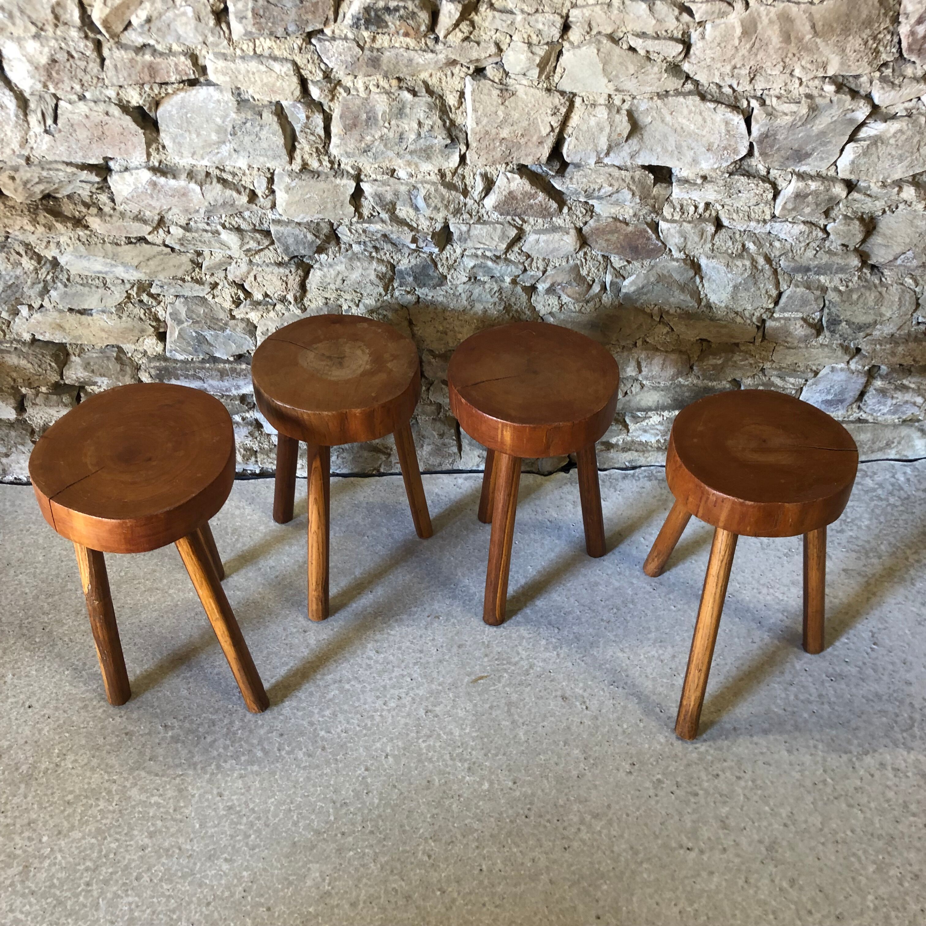 Lot de 4 tabourets en bois tripode art brut