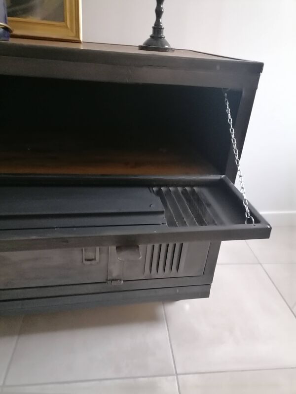 Meuble bas vestiaire couché