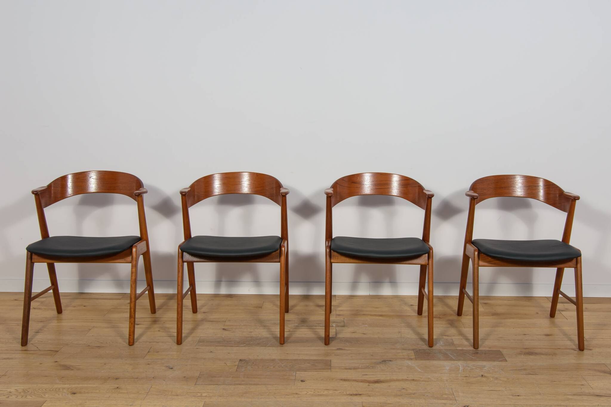 Chaises en teck danoises du milieu du siècle de Korup Stolefabrik, Danemark, 1960.
