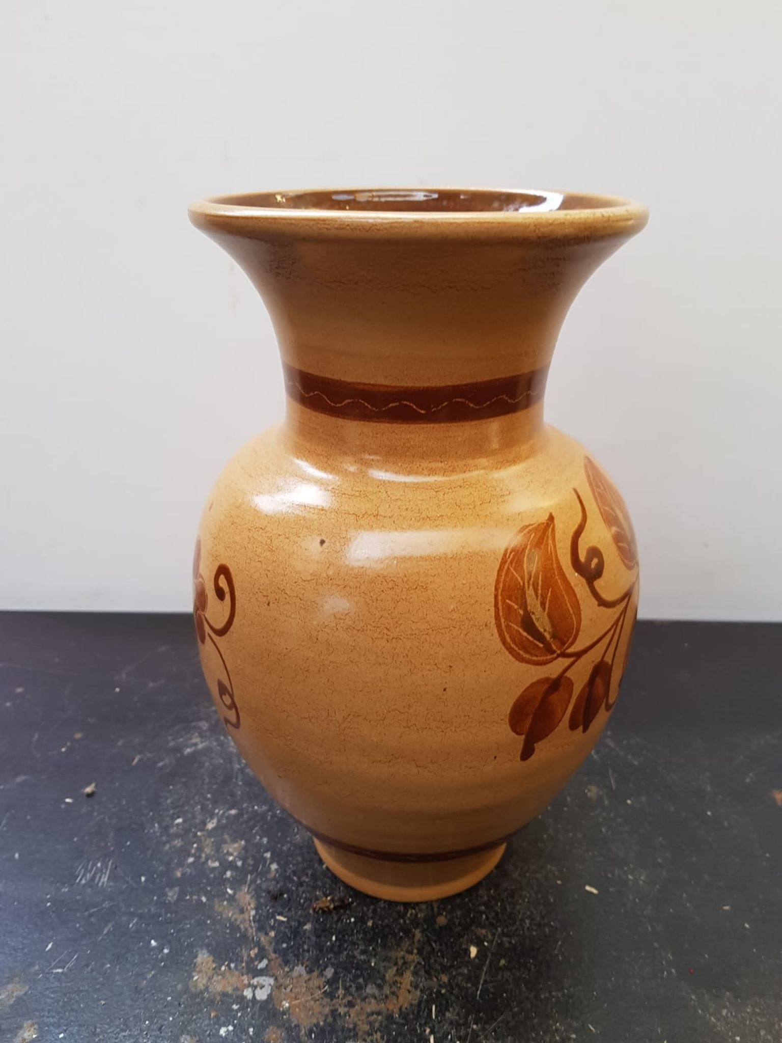 Vase céramique beige décor fleurs marron vintage