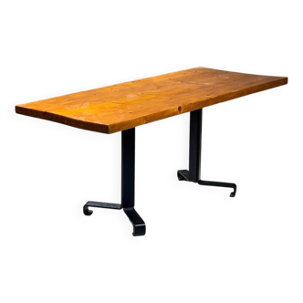 Table Charlotte Perriand pour les arcs