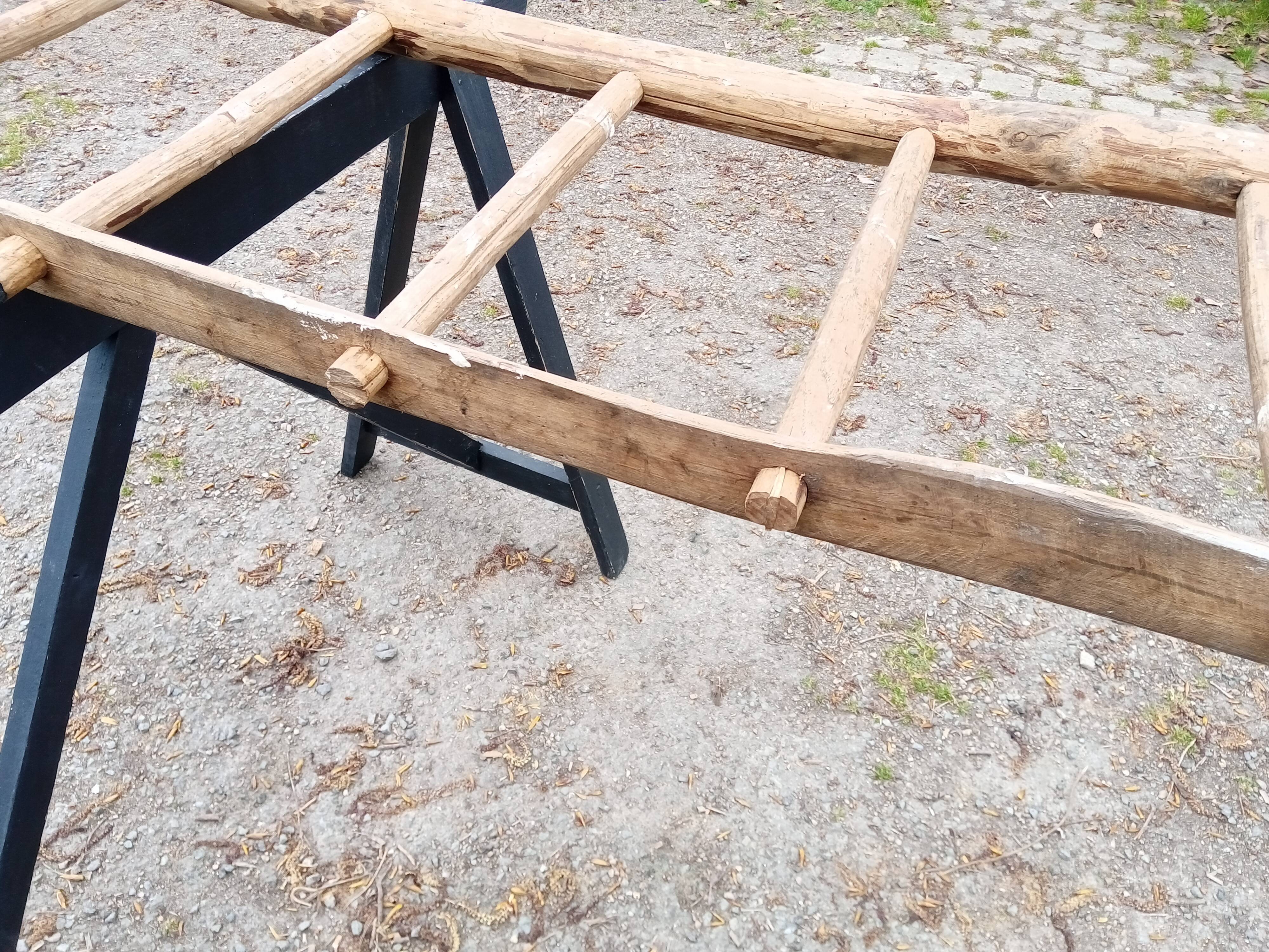 Old wood scale 3.2 m