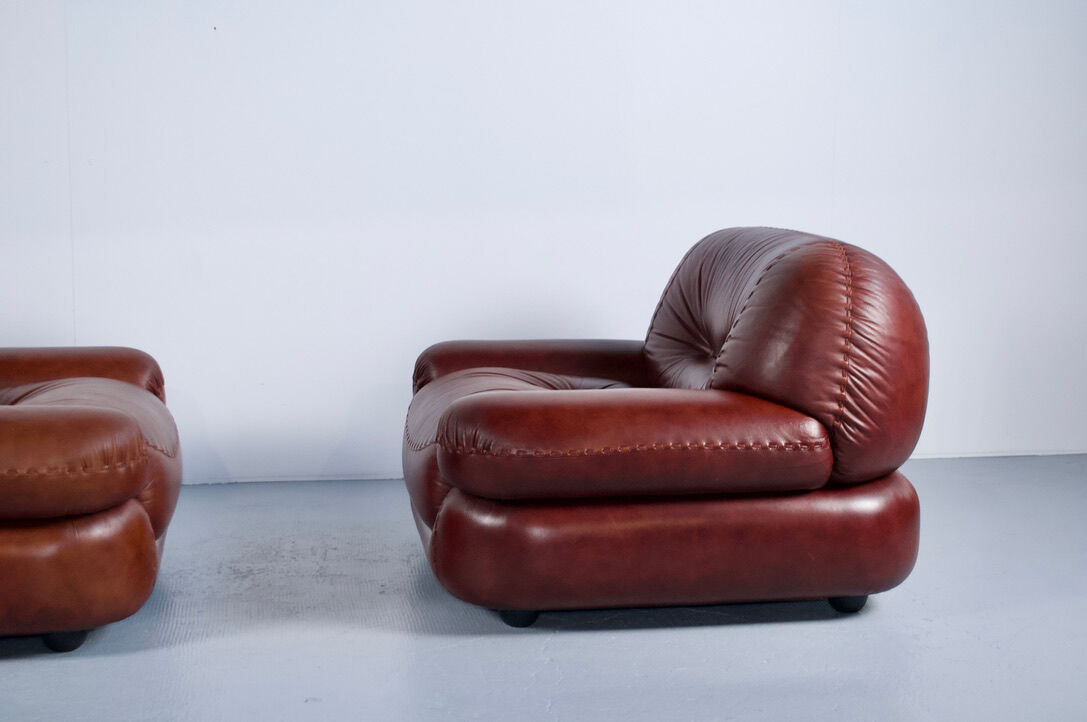 Pair of Sapporo leather armchairs from the 1970s, by Mobil Girgi.