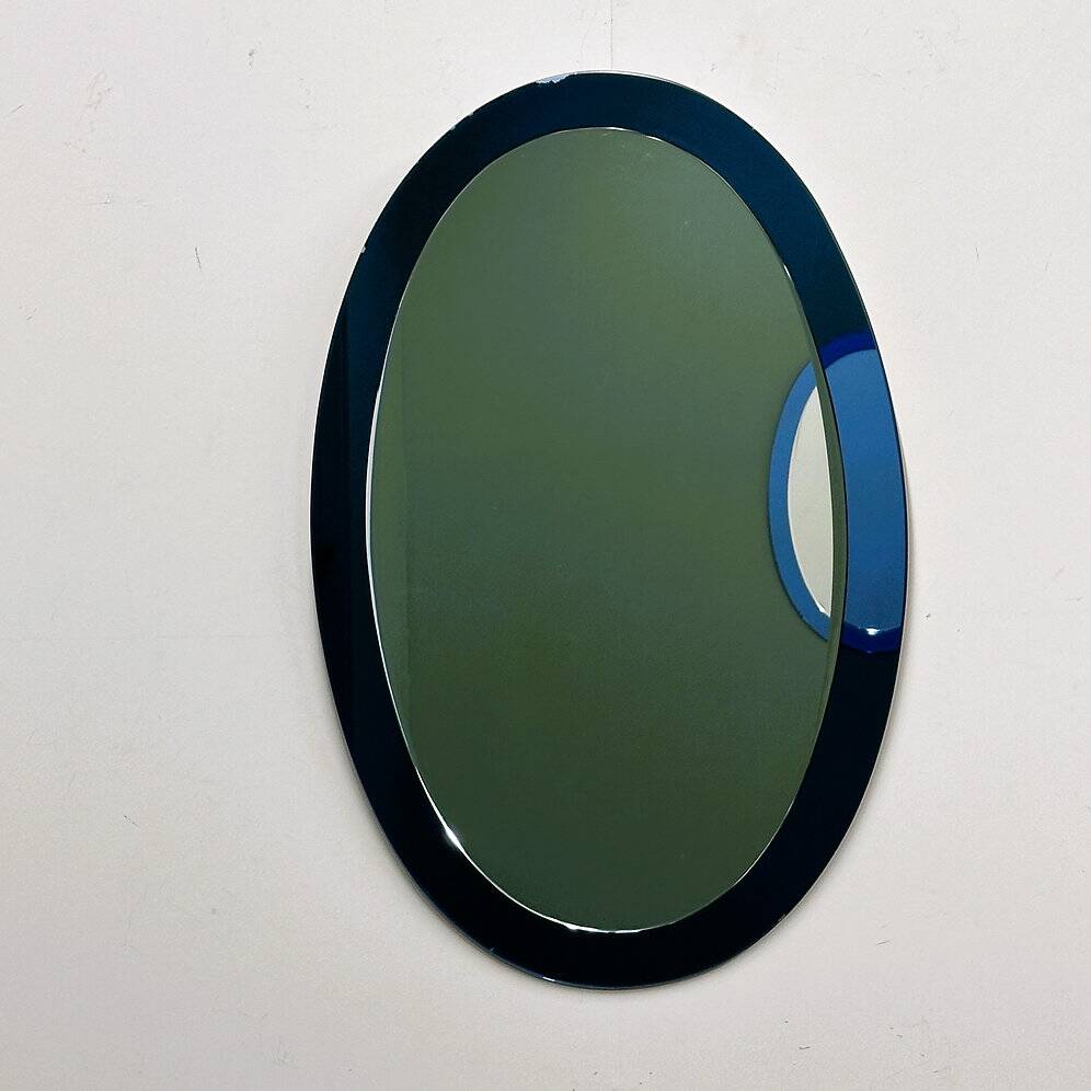 Rare paire de miroirs ovales bleus italiens, attribués à Cristal Arte, années 1970