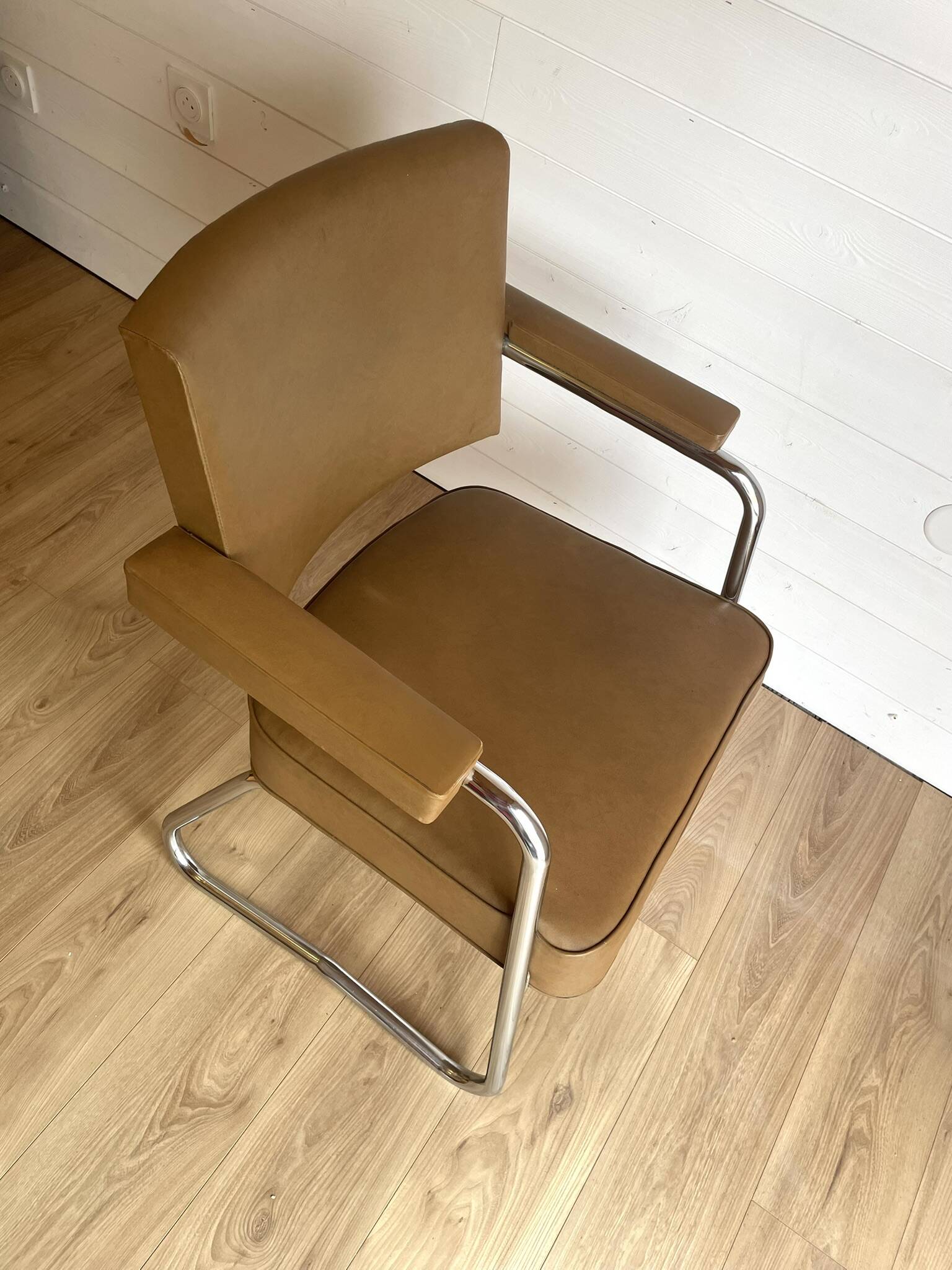 Vintage Office Chair from the 70s – Chrome Metal & Camel Faux Leather (Bauhaus Style)