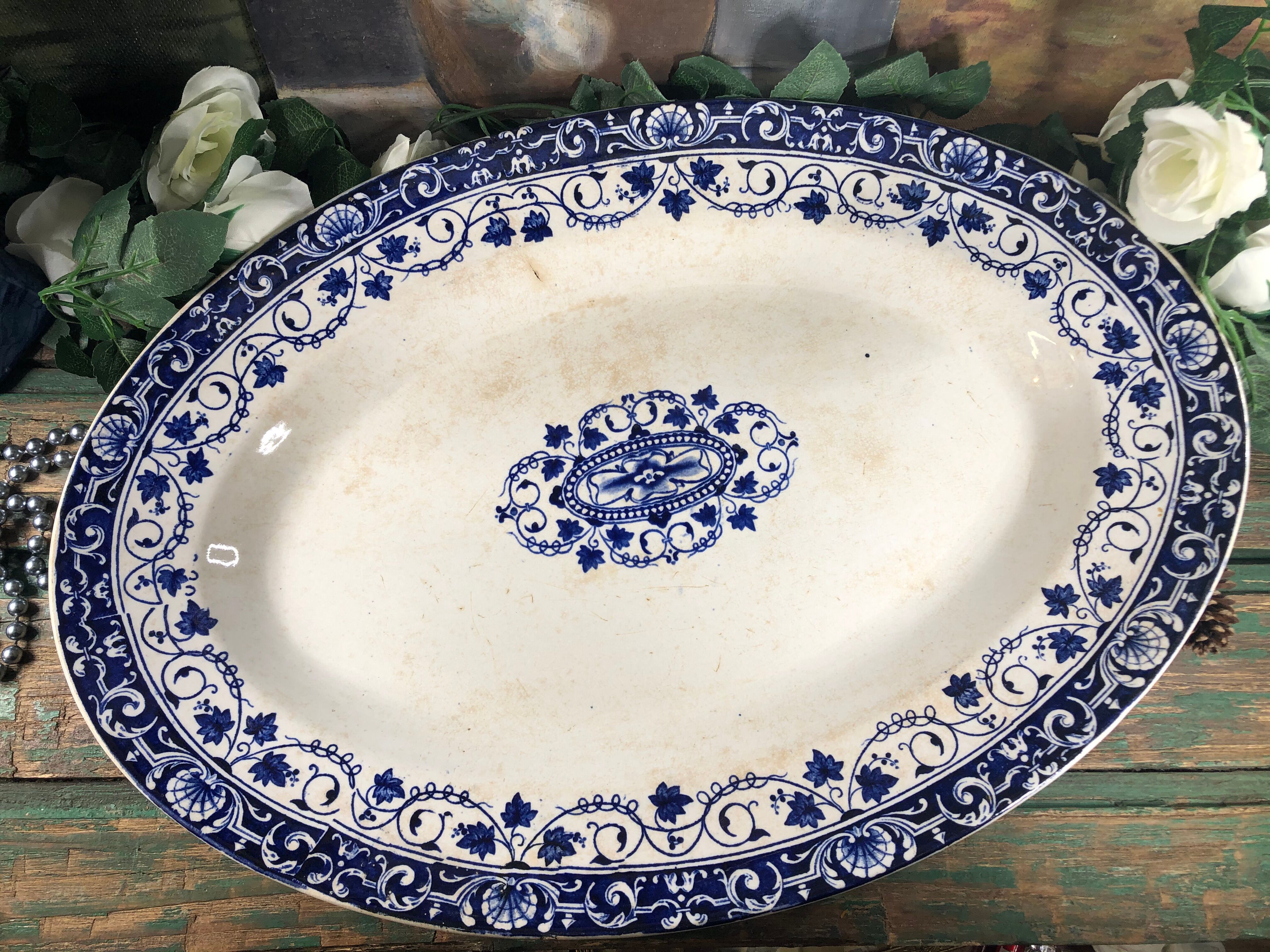 Oval dish Longwy model Louis XV white and blue 1850