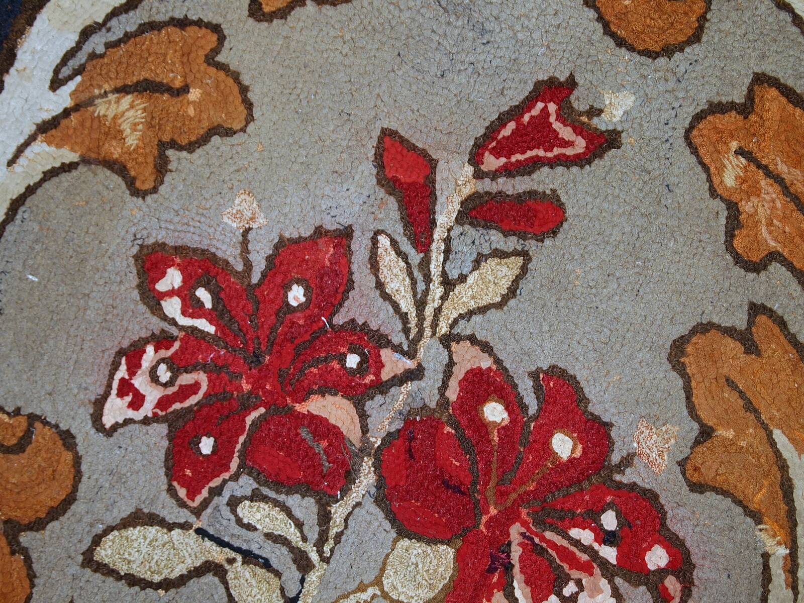 Tapis Hooked Antique Américain, Début XXe Siècle, Motifs Floraux