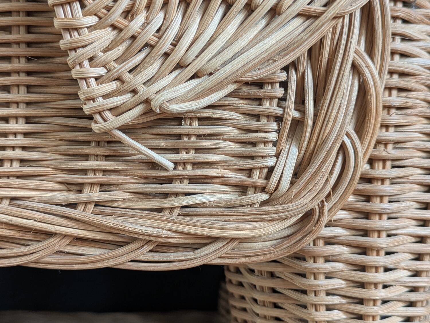 Willow elephant table