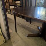 Round table with butterfly extensions