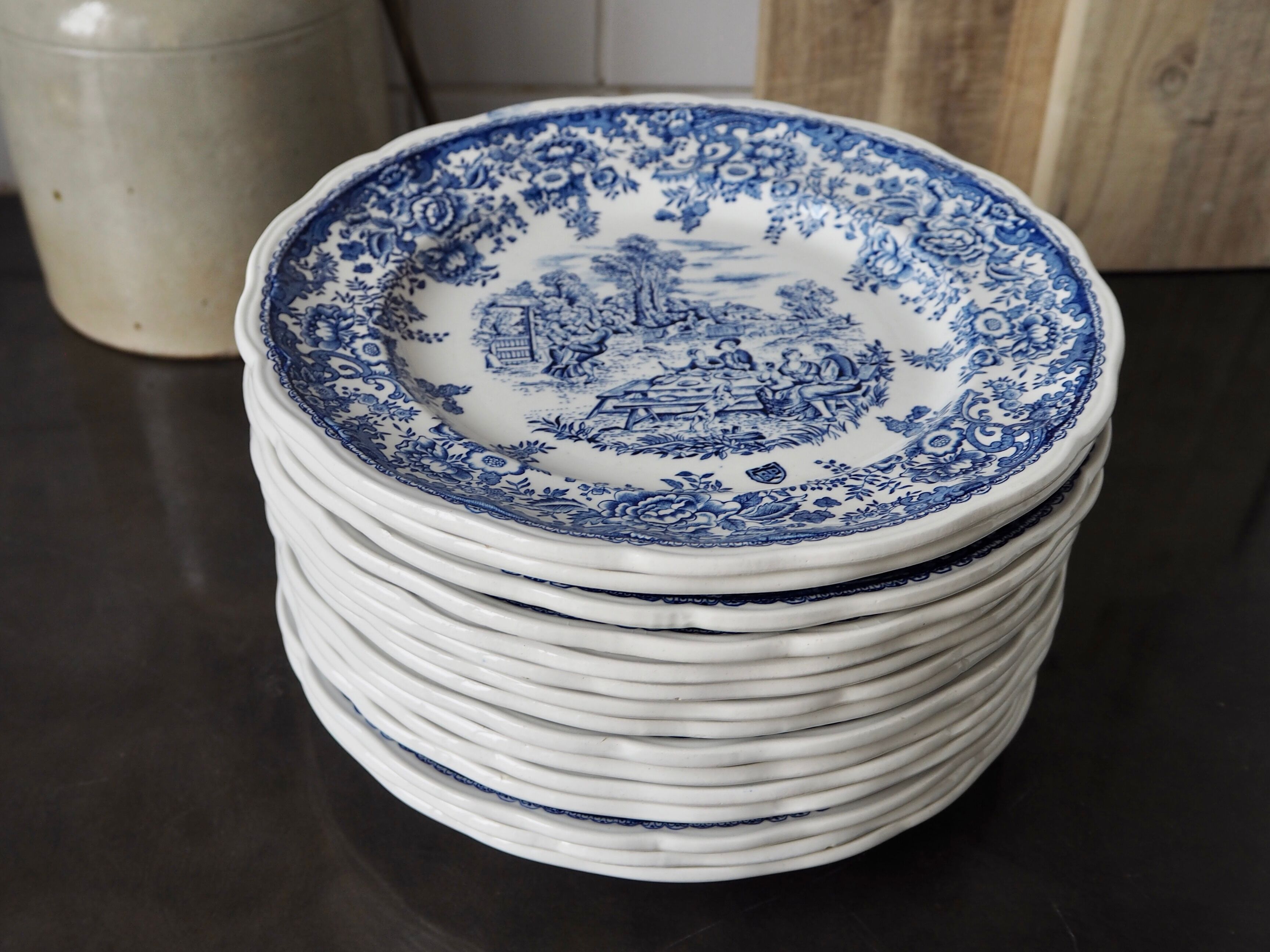 Set of 15 diner plates with English motifs Lunéville