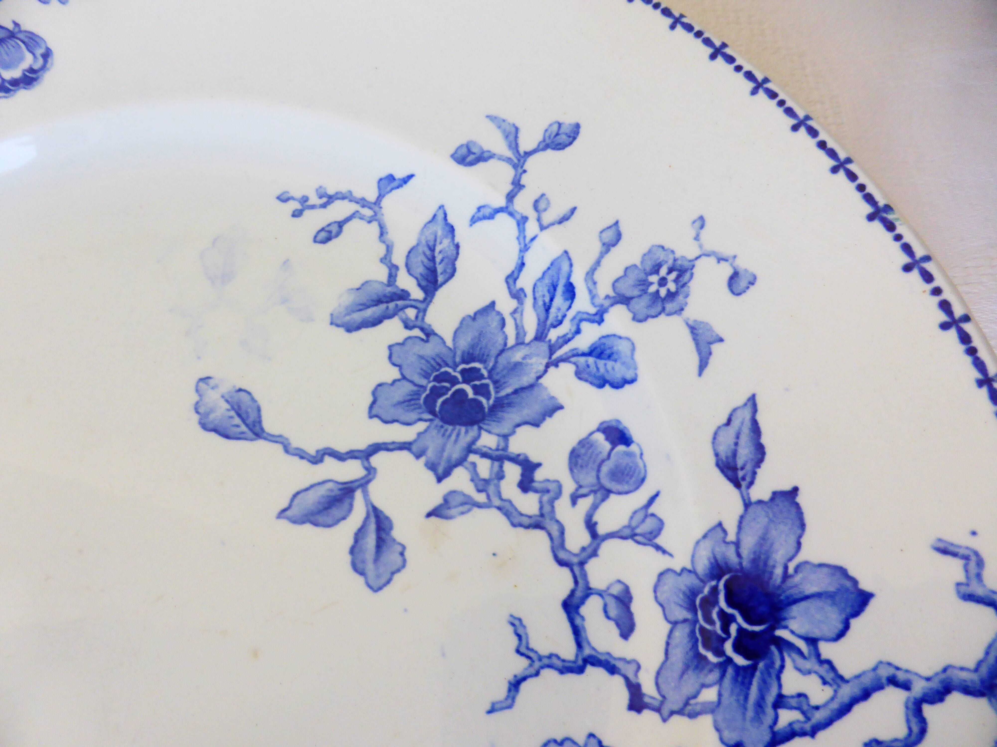 1 round vintage serving dish K and G Luneville Dutch model 2106122