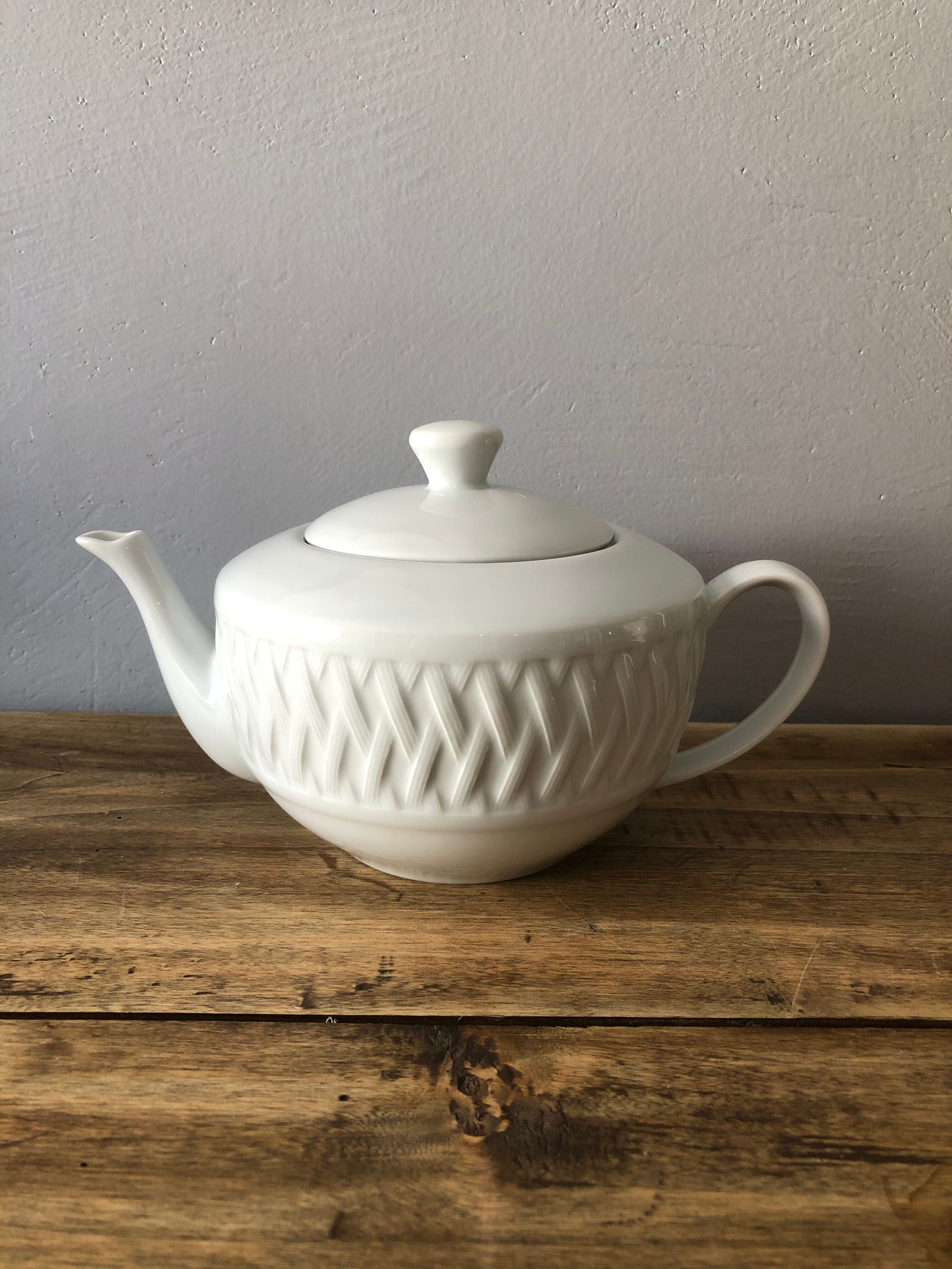 Porcelain tea maker