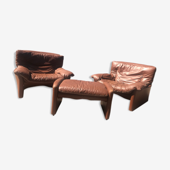 Pair of Italian armchairs with cognac leather ottoman 80's