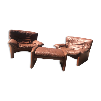 Pair of Italian armchairs with cognac leather ottoman 80's