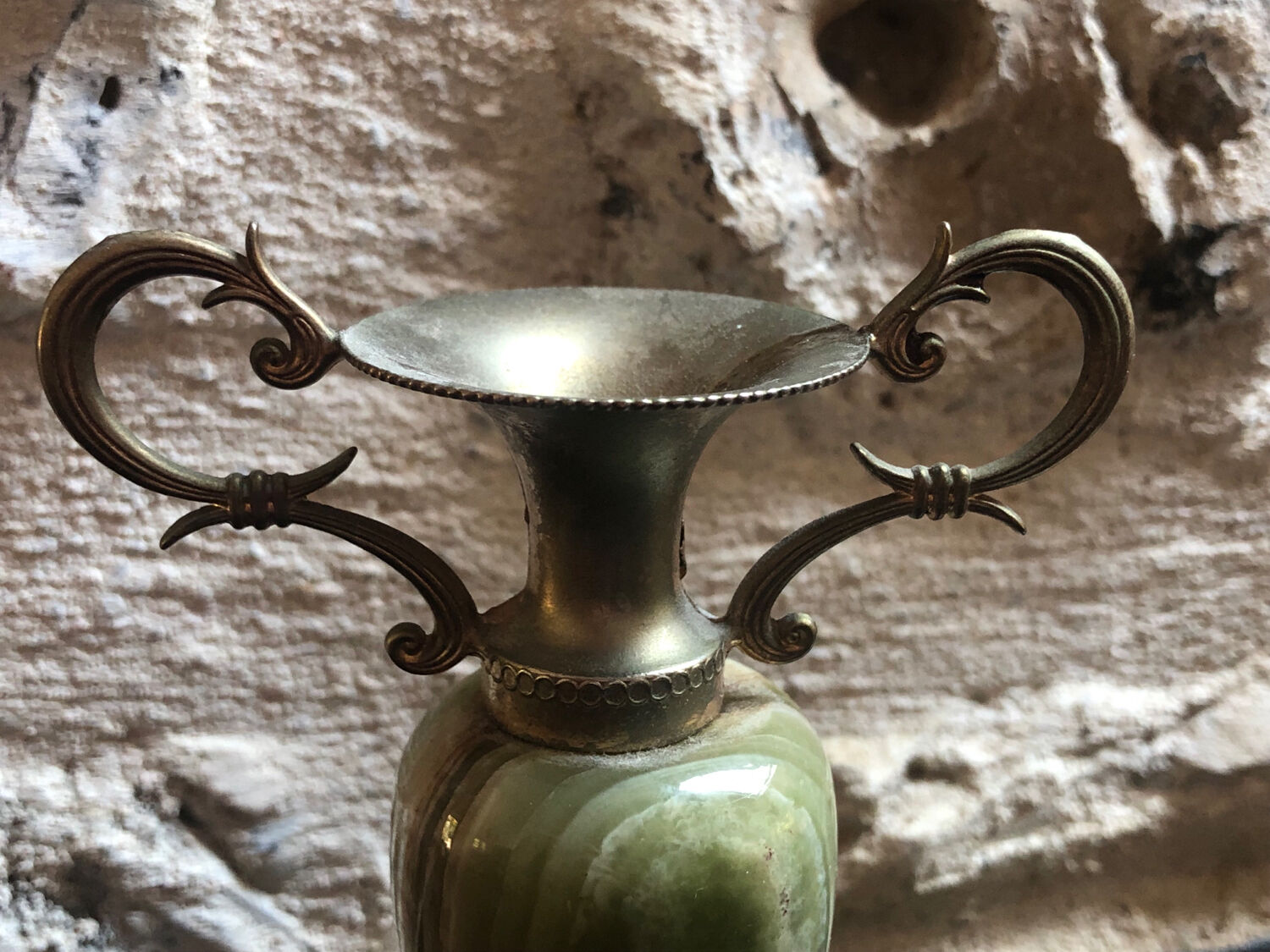 Jadeite vase/amphora